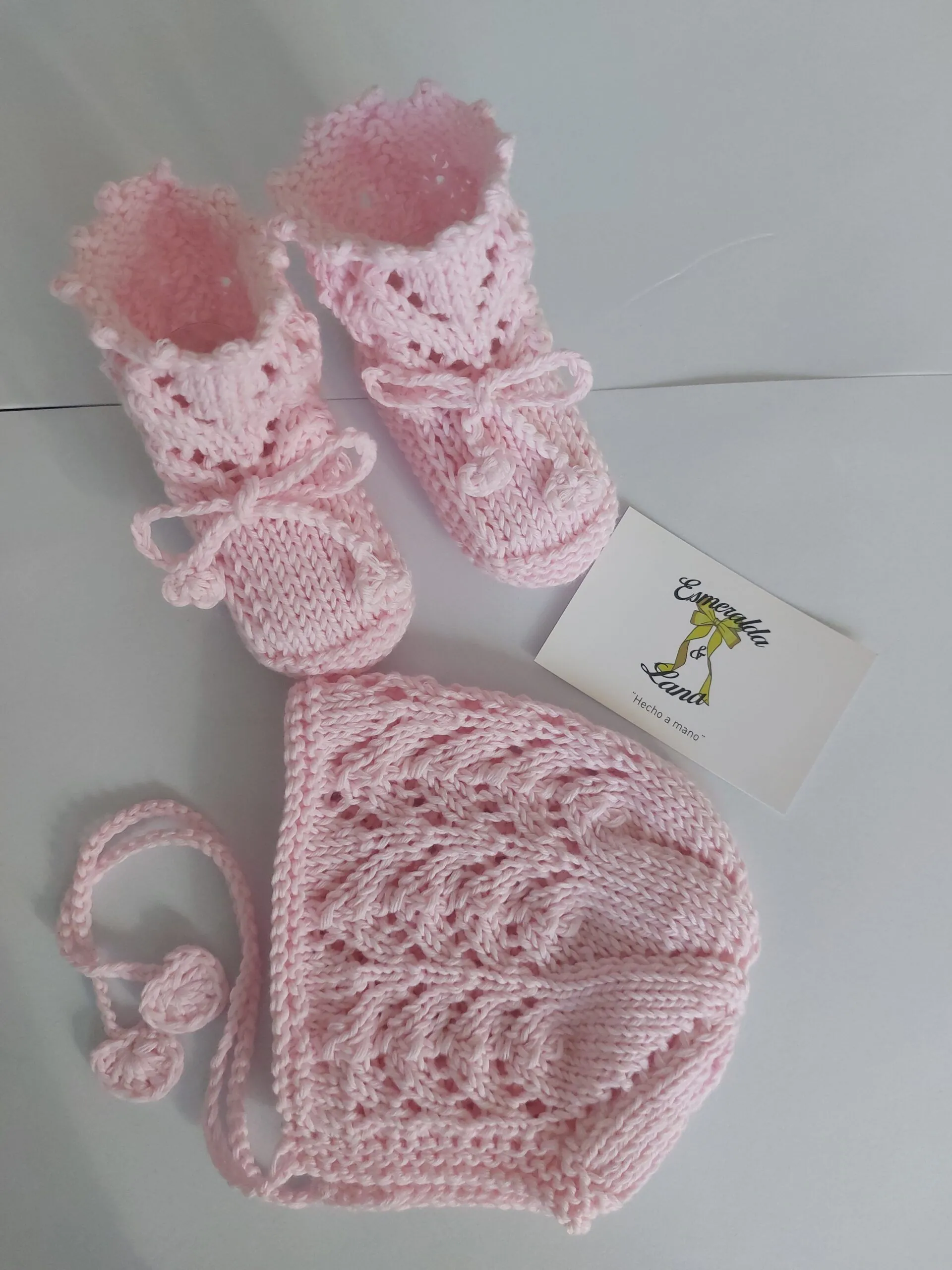 Gorro y patucos punto
