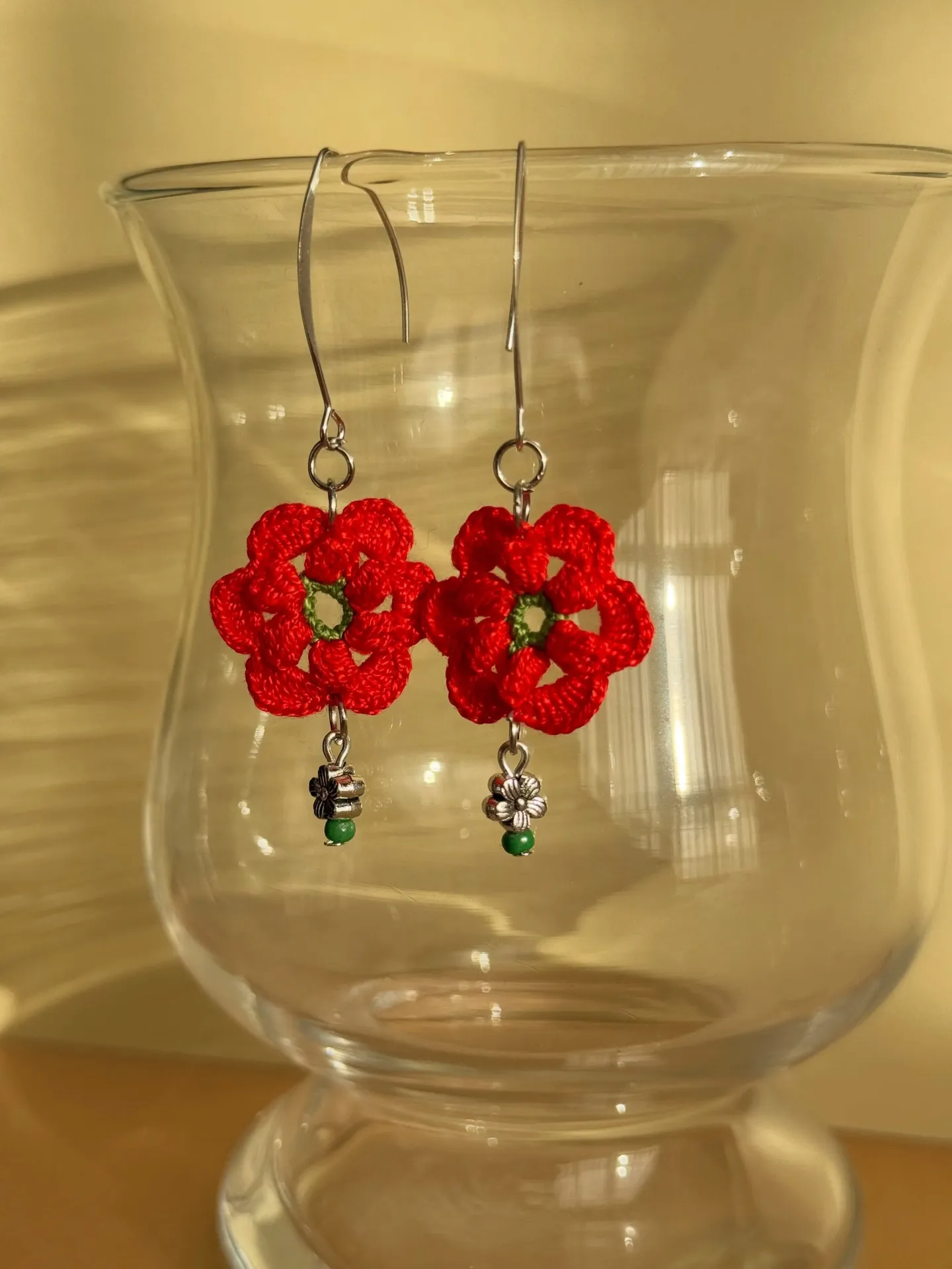 Pendientes flor en micro ganchillo - Imagen 2