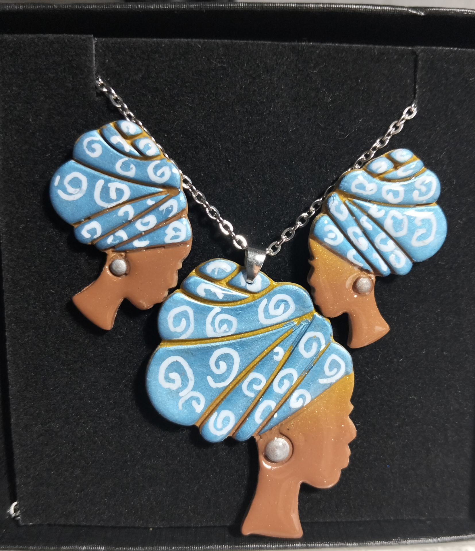 Conjunto pendientes y collar 