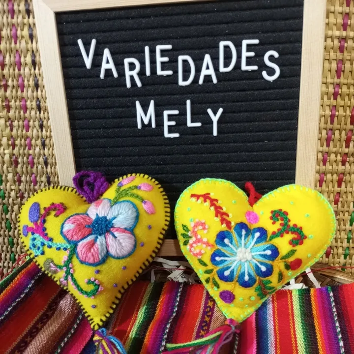 Llaveros corazón grande en diversos colores de fondo