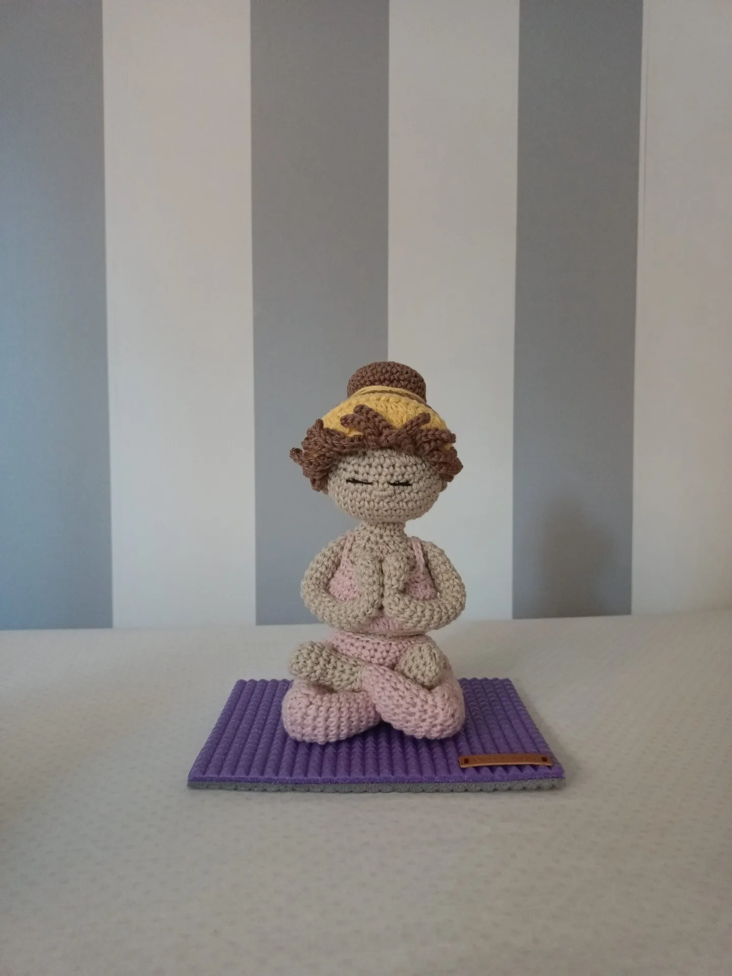 Muñeca meditando