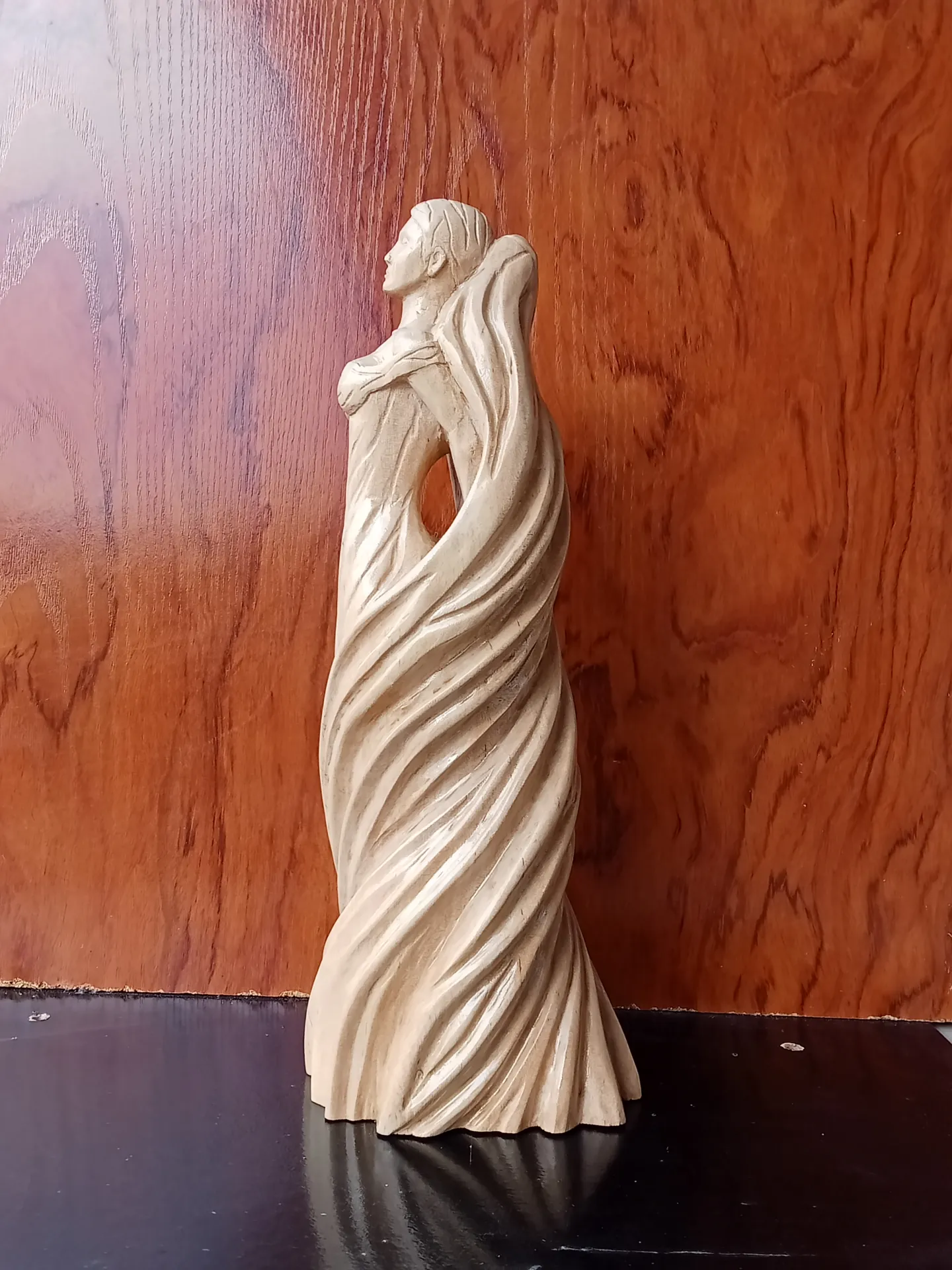 Figura femenina Remolina - Imagen 2