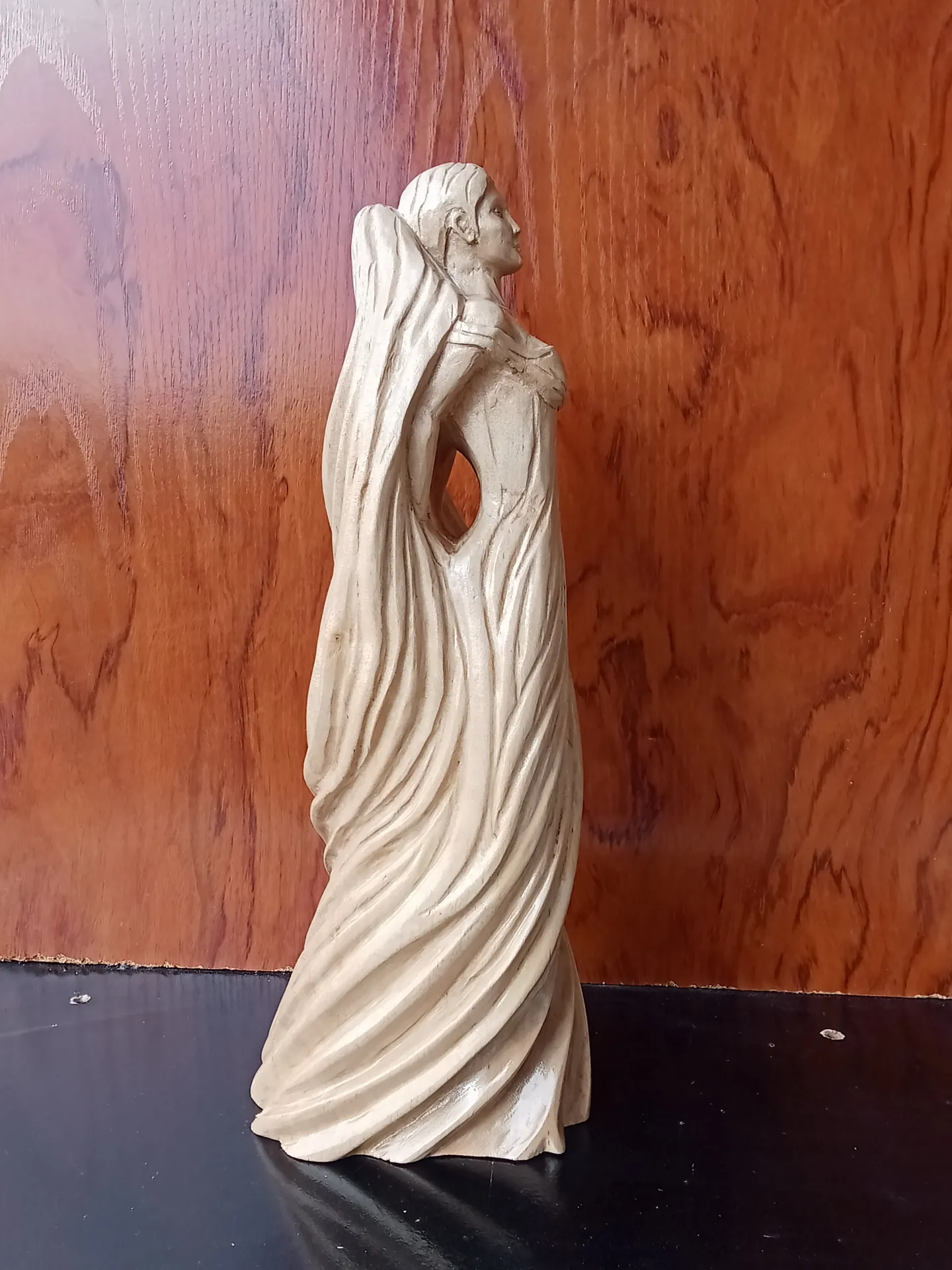 Figura femenina Remolina - Imagen 3