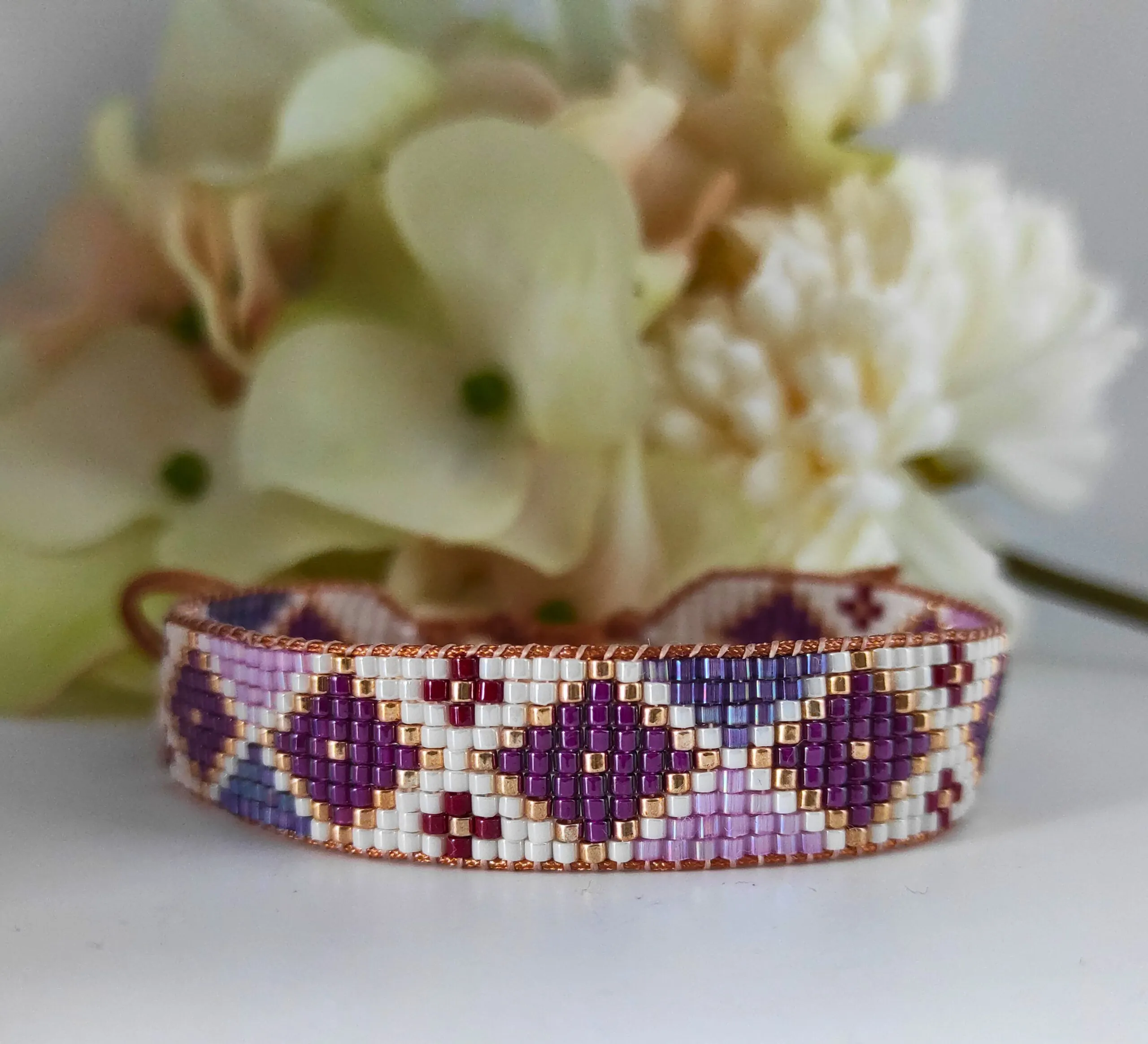 Pulsera con diseño geométrico