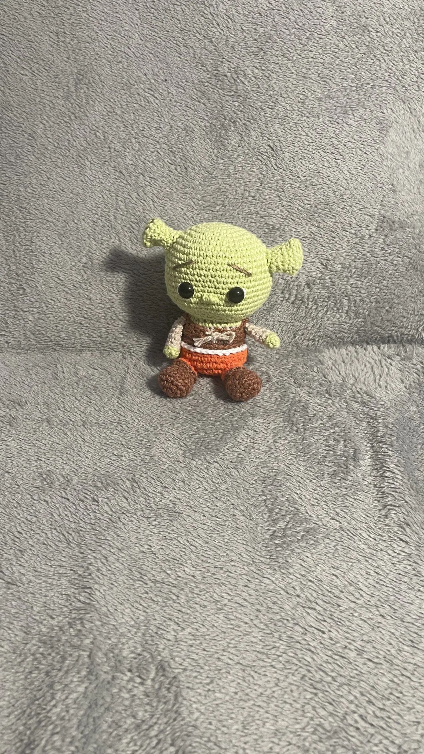 Baby Shrek a crochet hecho a mano
