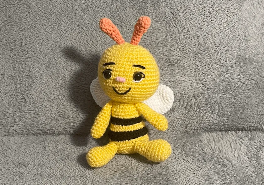 Abeja maya a crochet hecha a mano