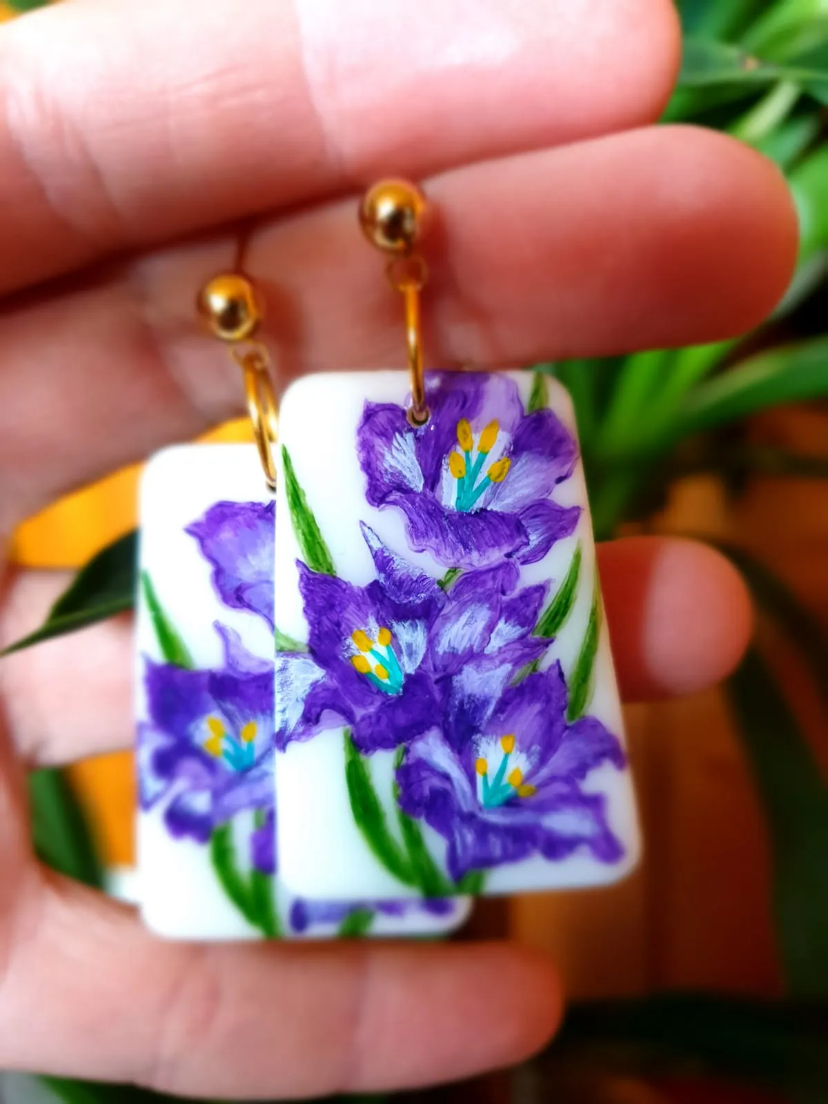 Pendientes gladiolos violetas pintados a mano