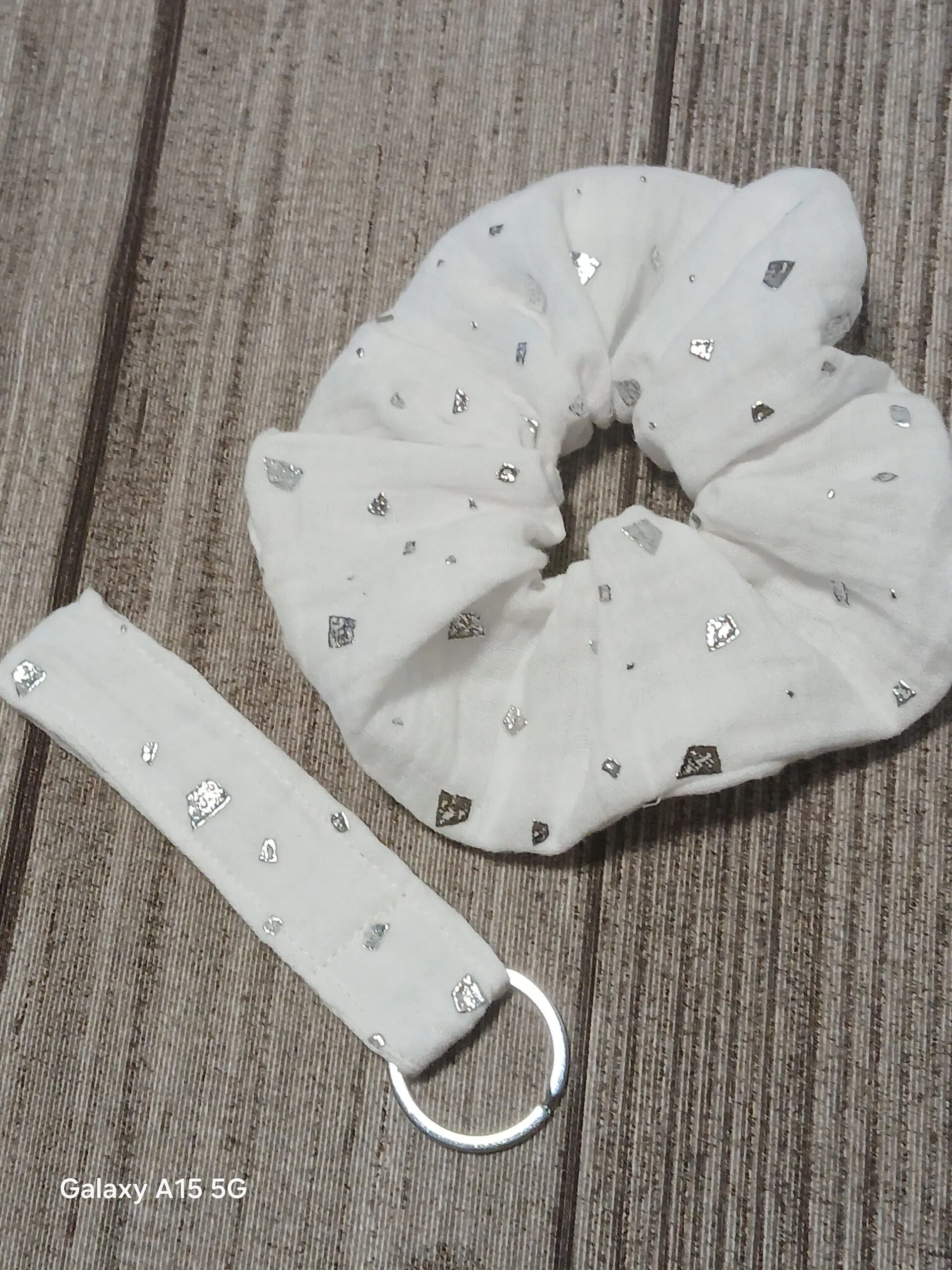 Coletero más llavero muselina blanca