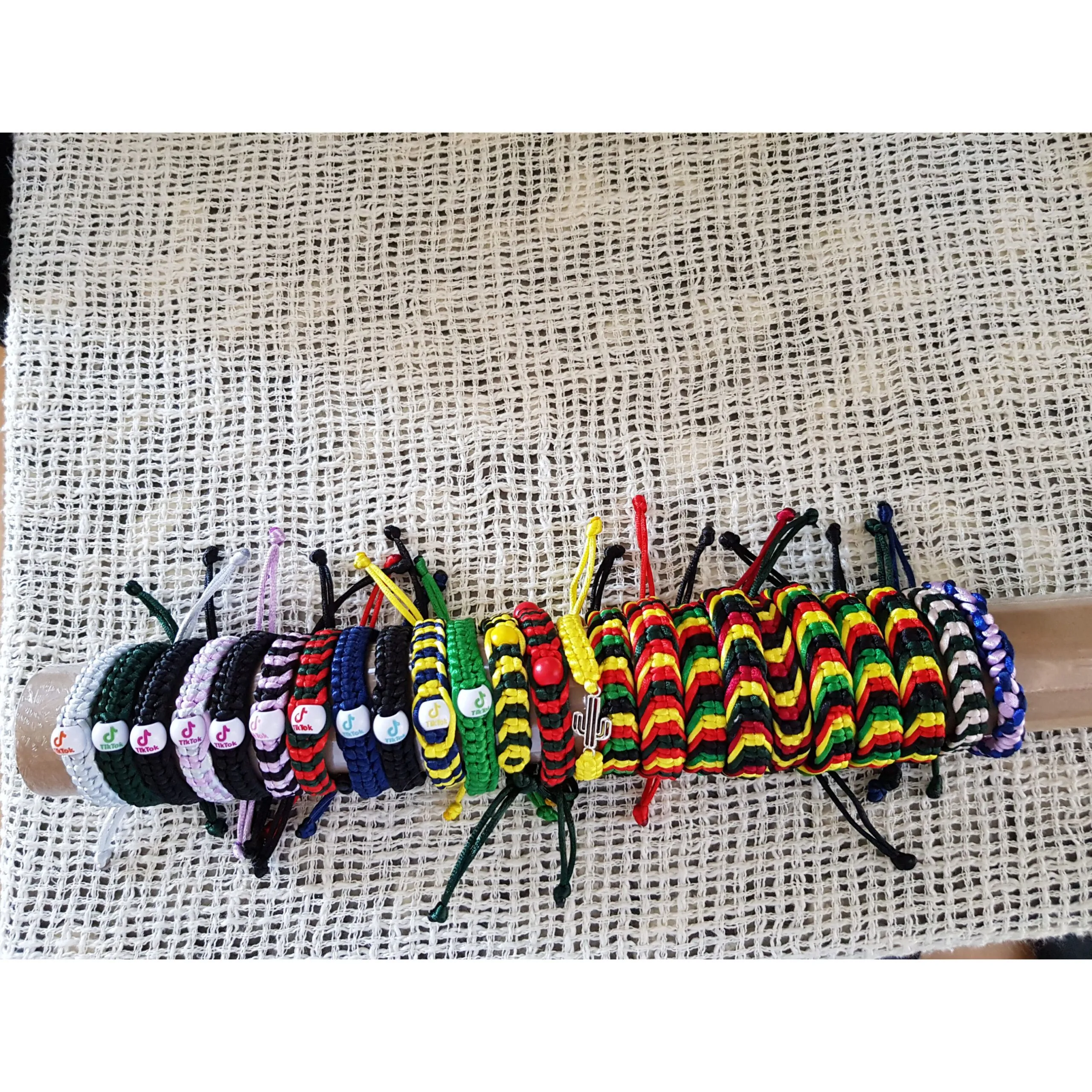 Pulseras hechas a mano - Imagen 2