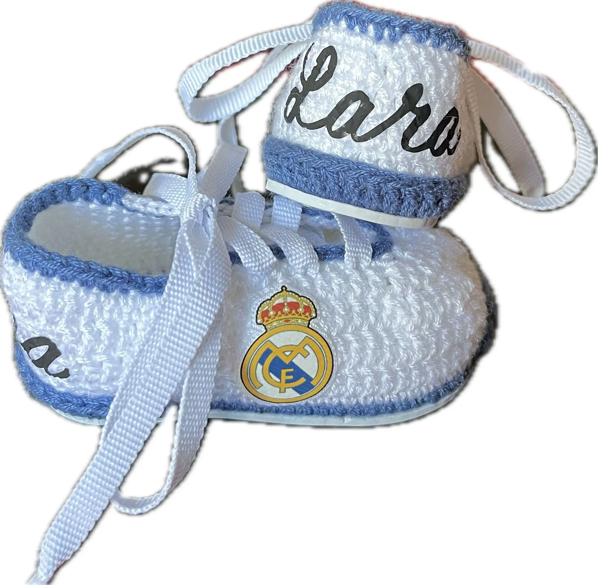Patucos de fútbol para bebé del equipo de los Blancos de Madrid (detalles en azul), personalizados