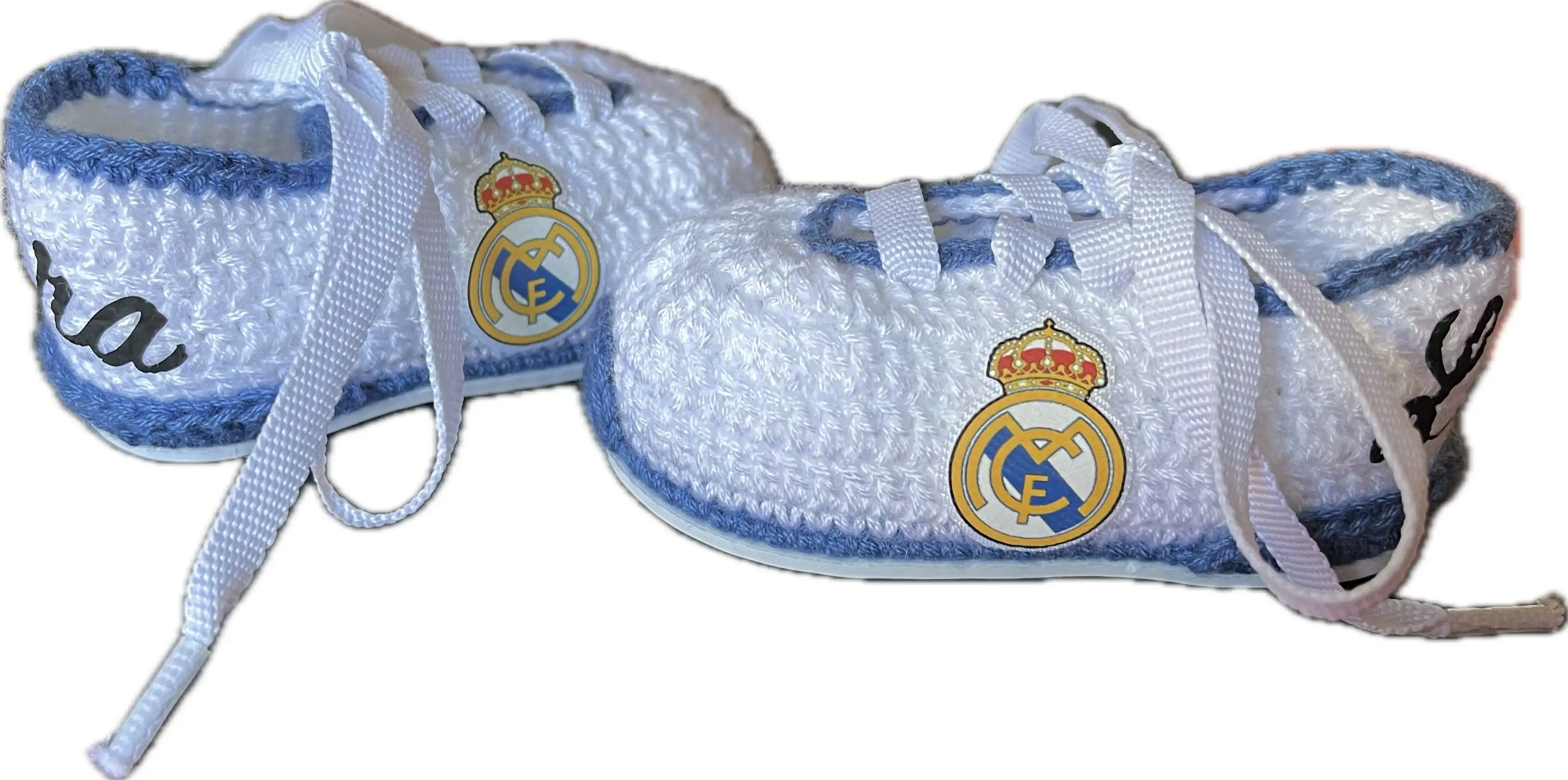 Patucos de fútbol para bebé del equipo de los Blancos de Madrid (detalles en azul), personalizados - Imagen 2