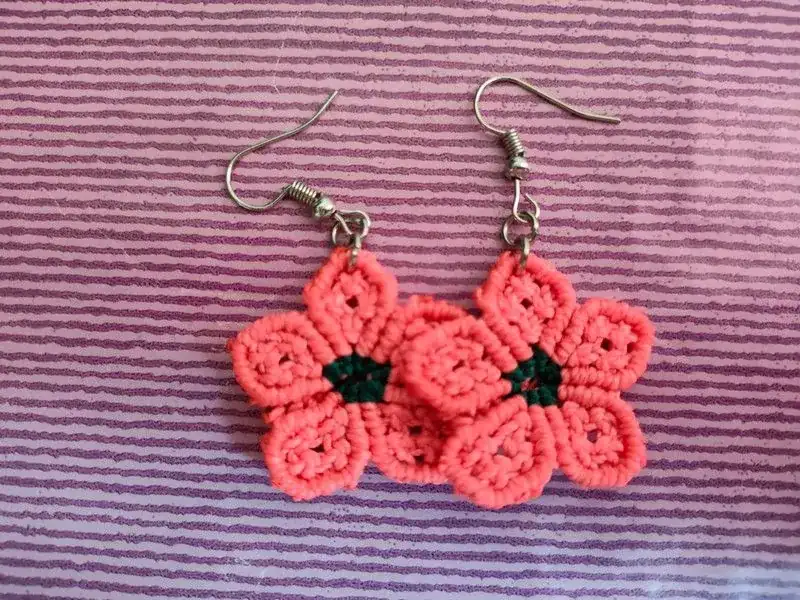 Pendientes flores macramé - Imagen 4