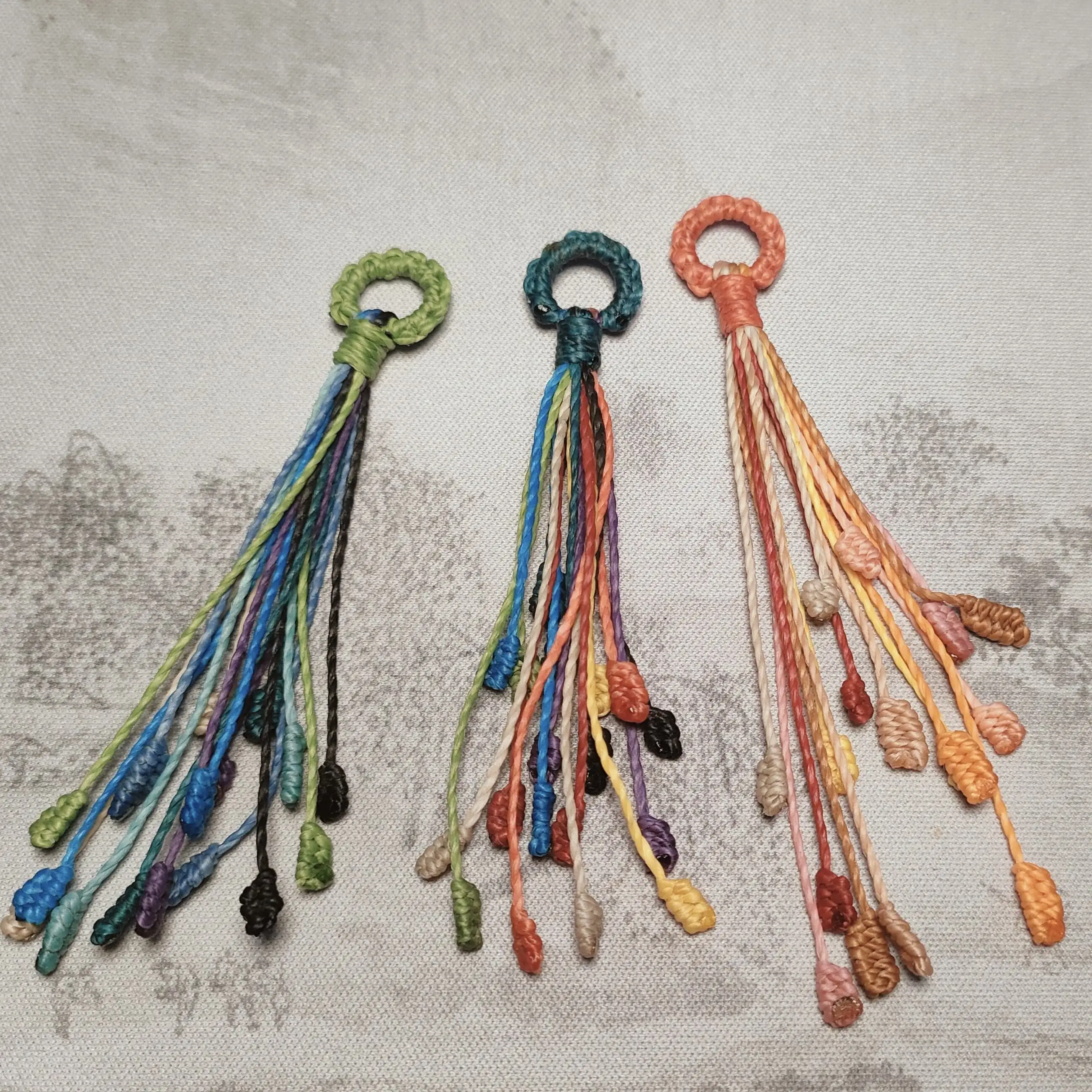 Llavero Lluvia de Colores macramé