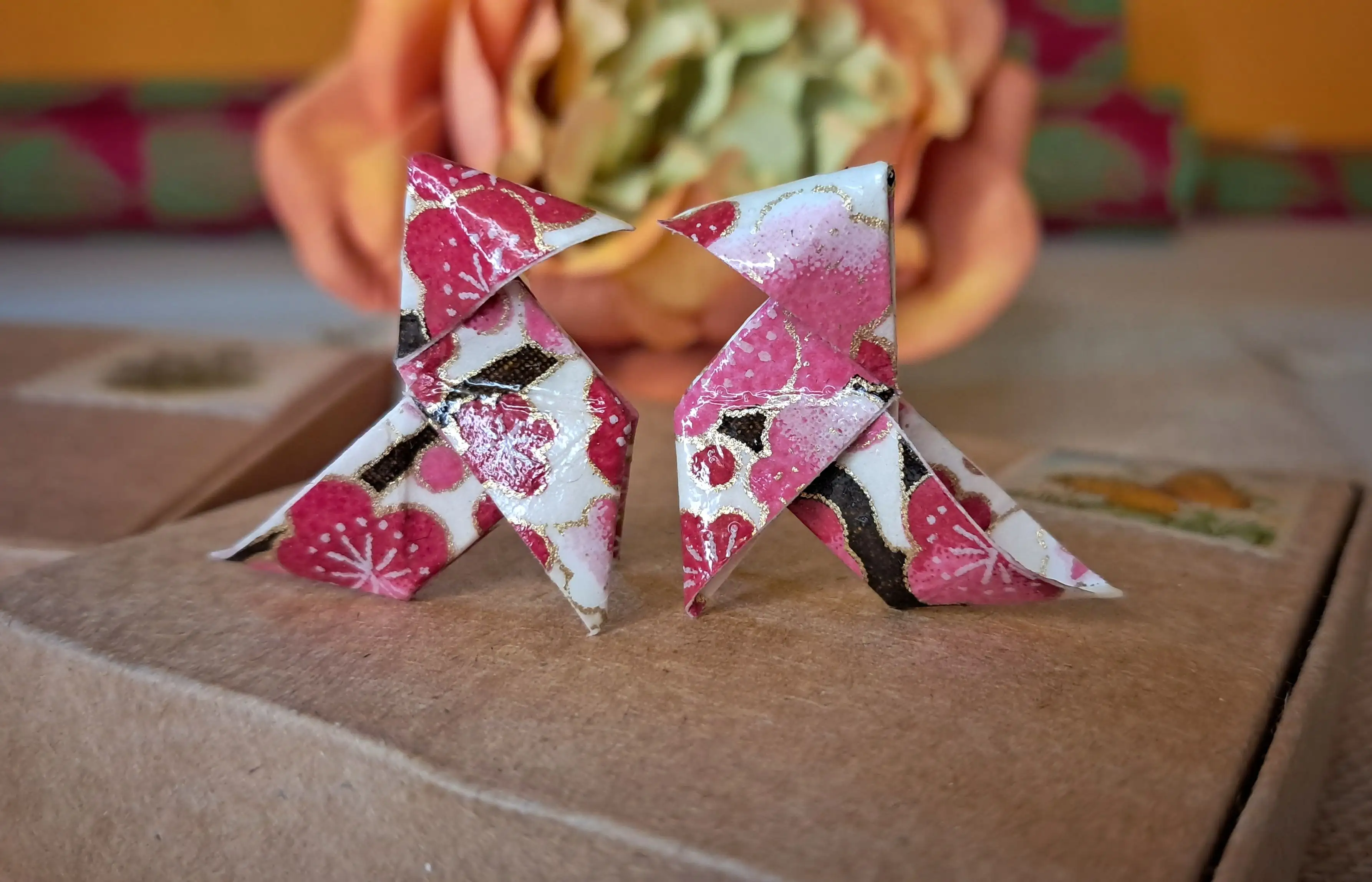 Pendientes de pajarita de origami - Imagen 3