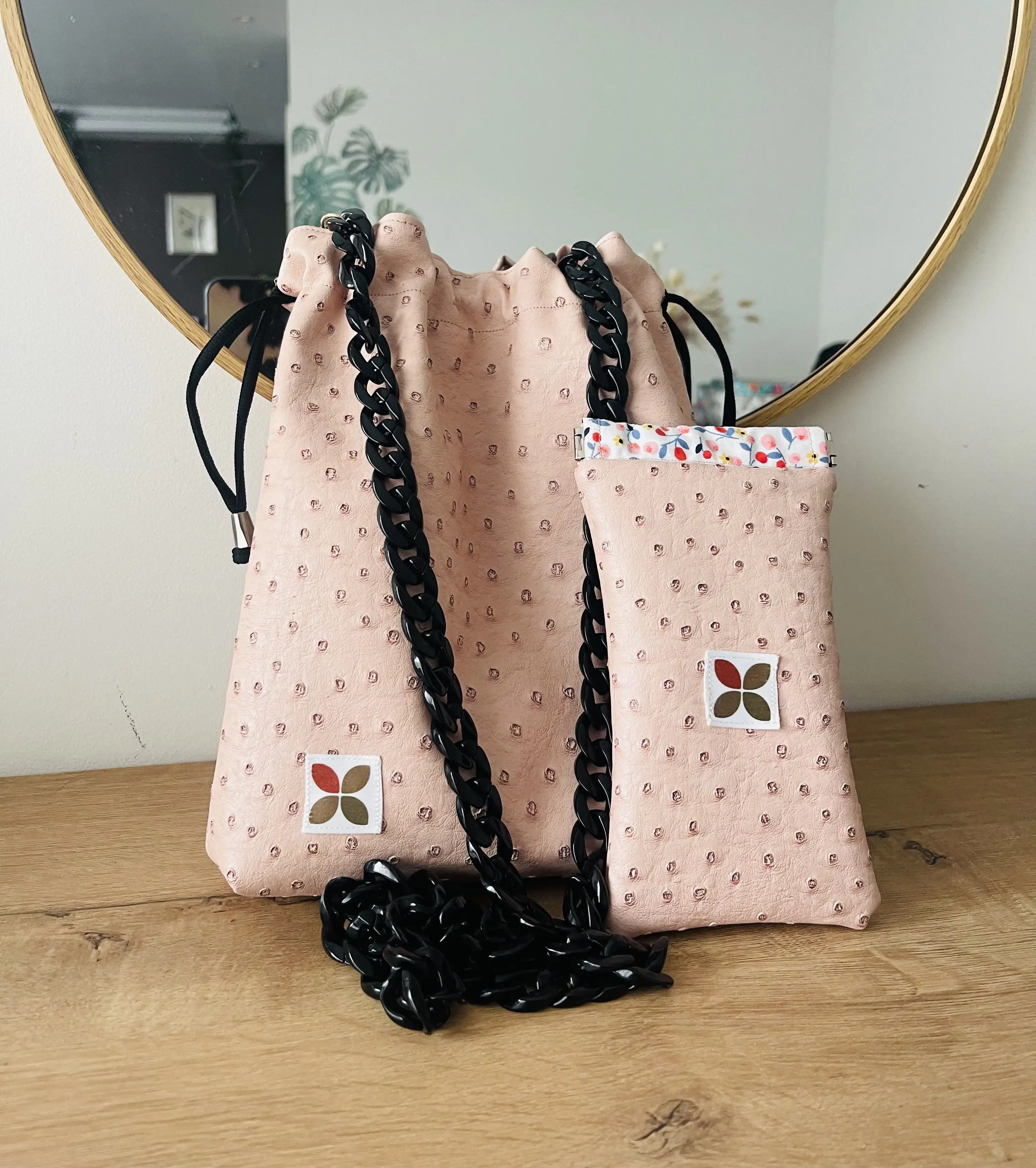 Bolso rosa empolvado topos y funda