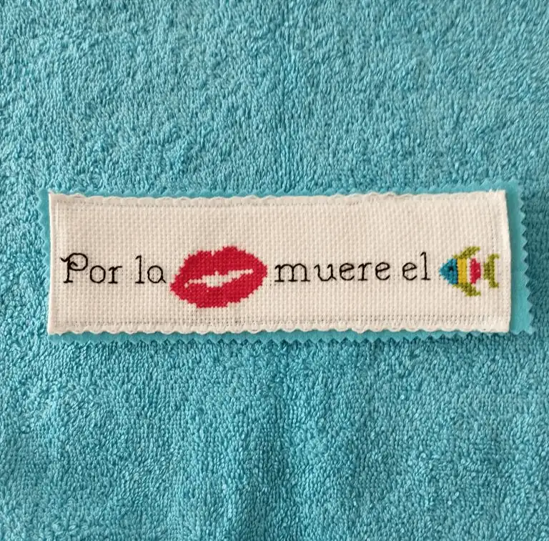 Marcapáginas por la boca muere el pez