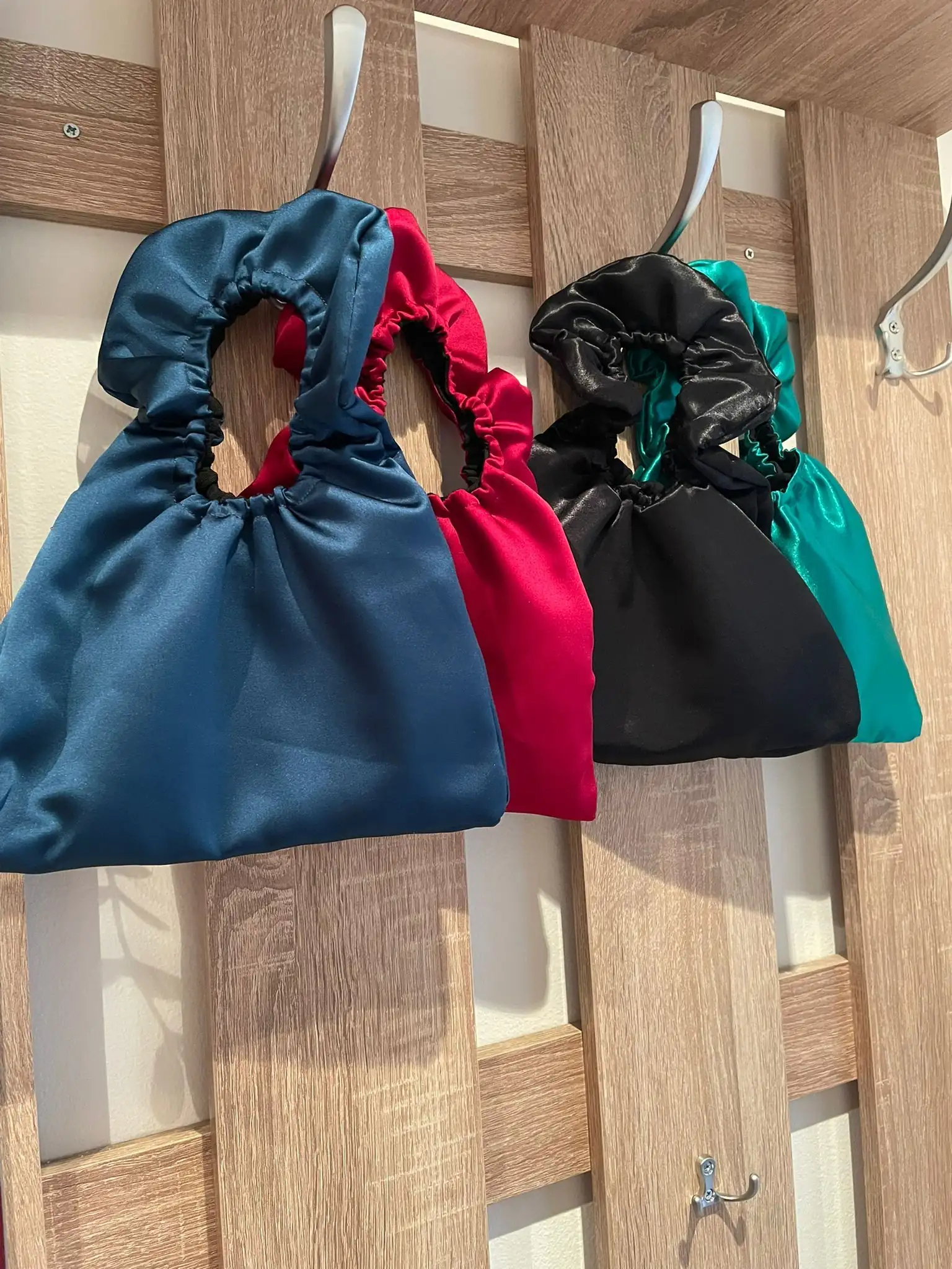 Bolso fruncido de mano