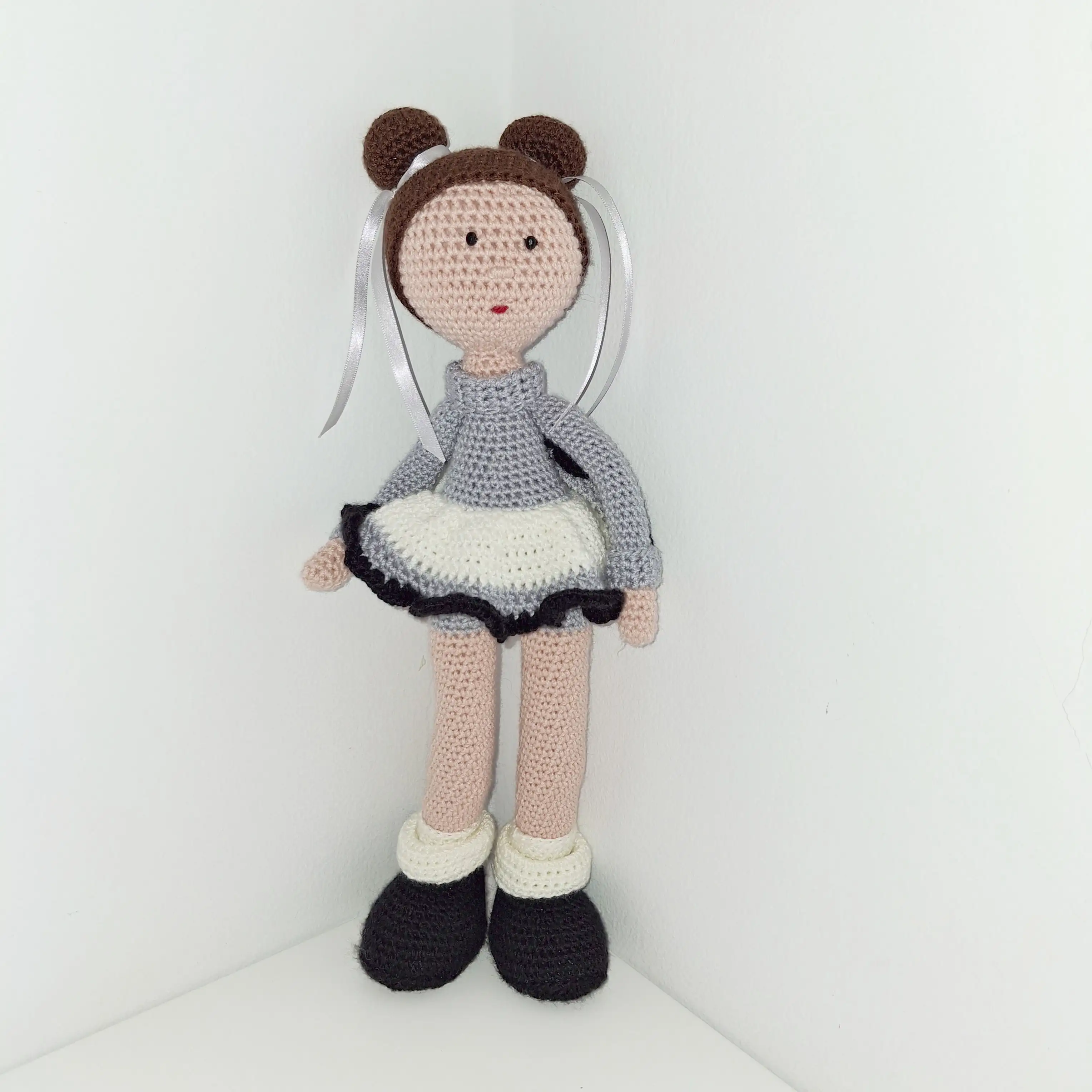 Muñeca Baila Bailarina (vestido gris) - Imagen 4