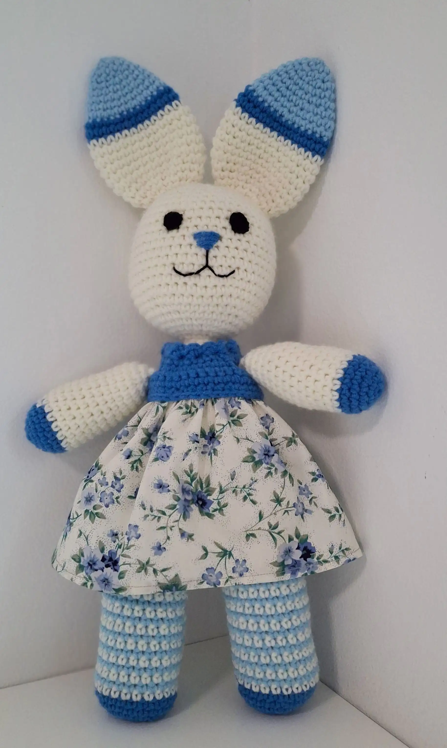 Muñeco en crochet - Conejo Orejitas - Imagen 4
