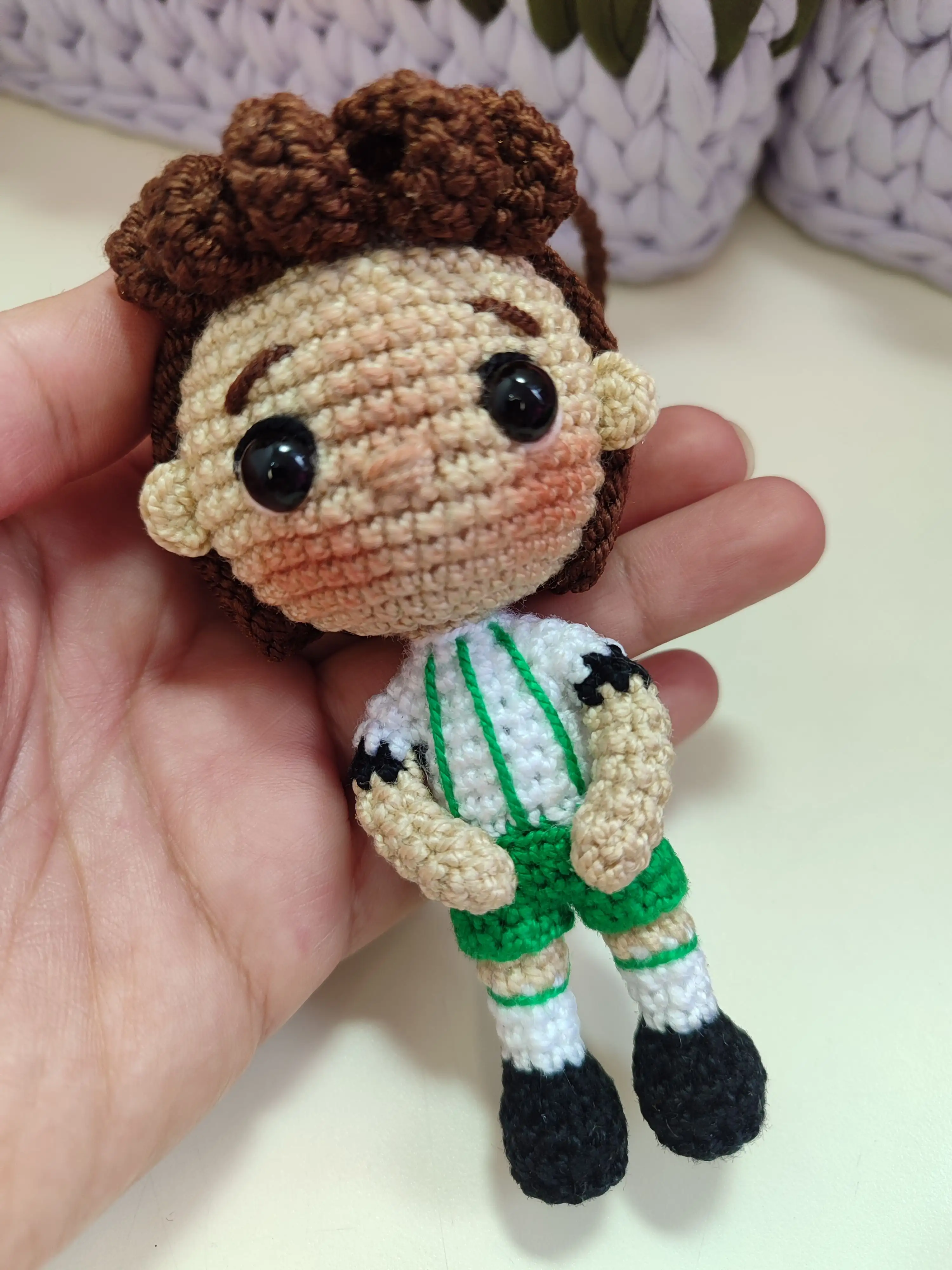 Jugador de fútbol amigurumi personalizado