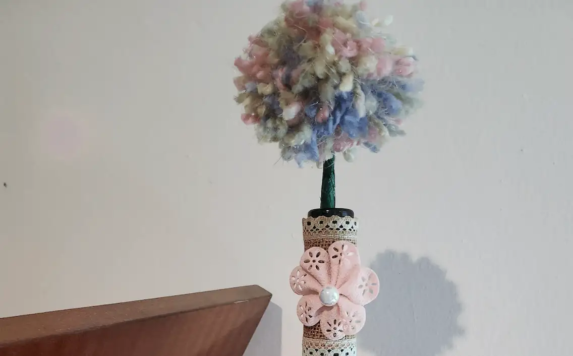 Botella decorada con encaje y flores - Imagen 2