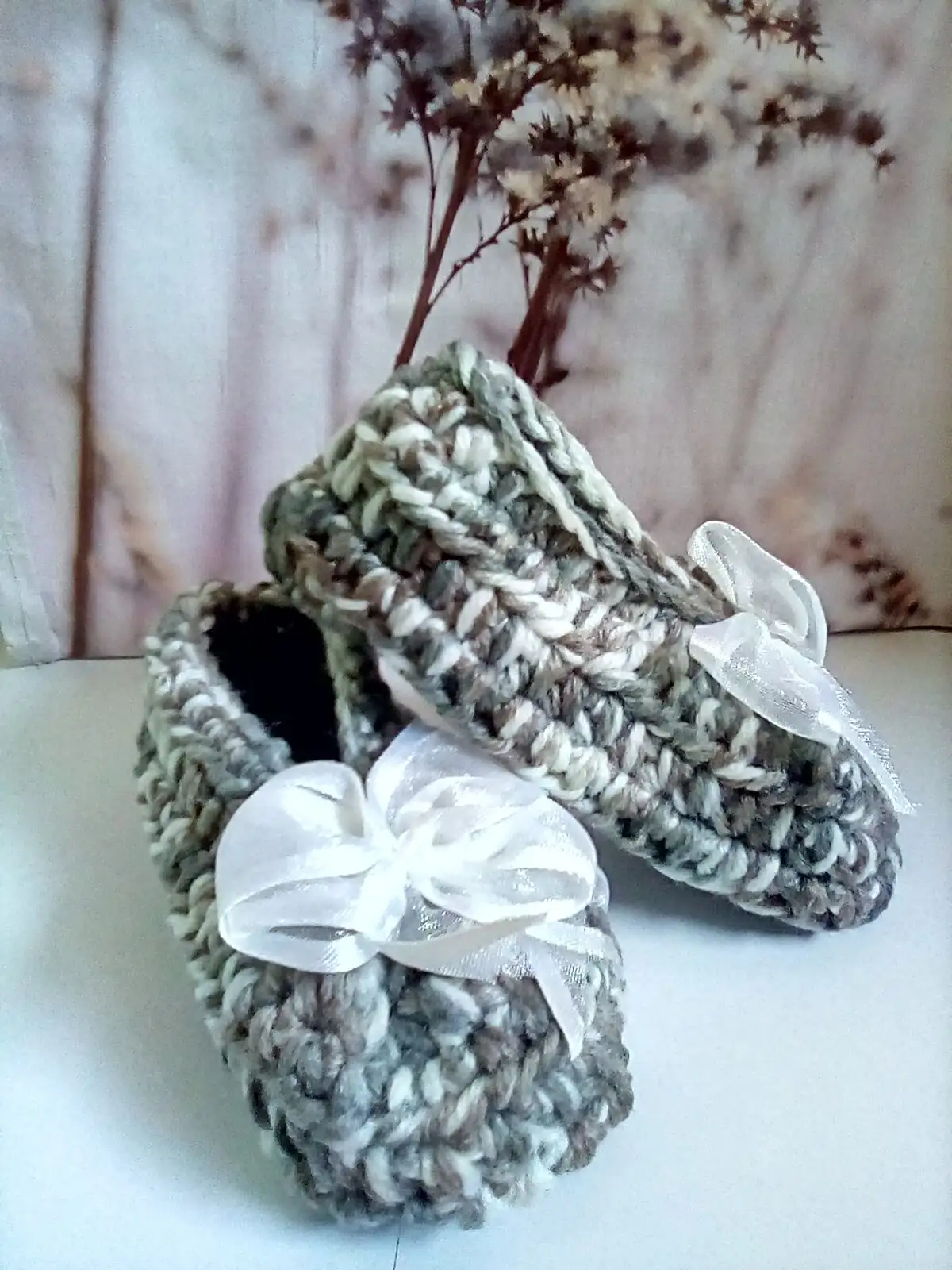 Zapatos de bebé hechos a crochet. - Imagen 2