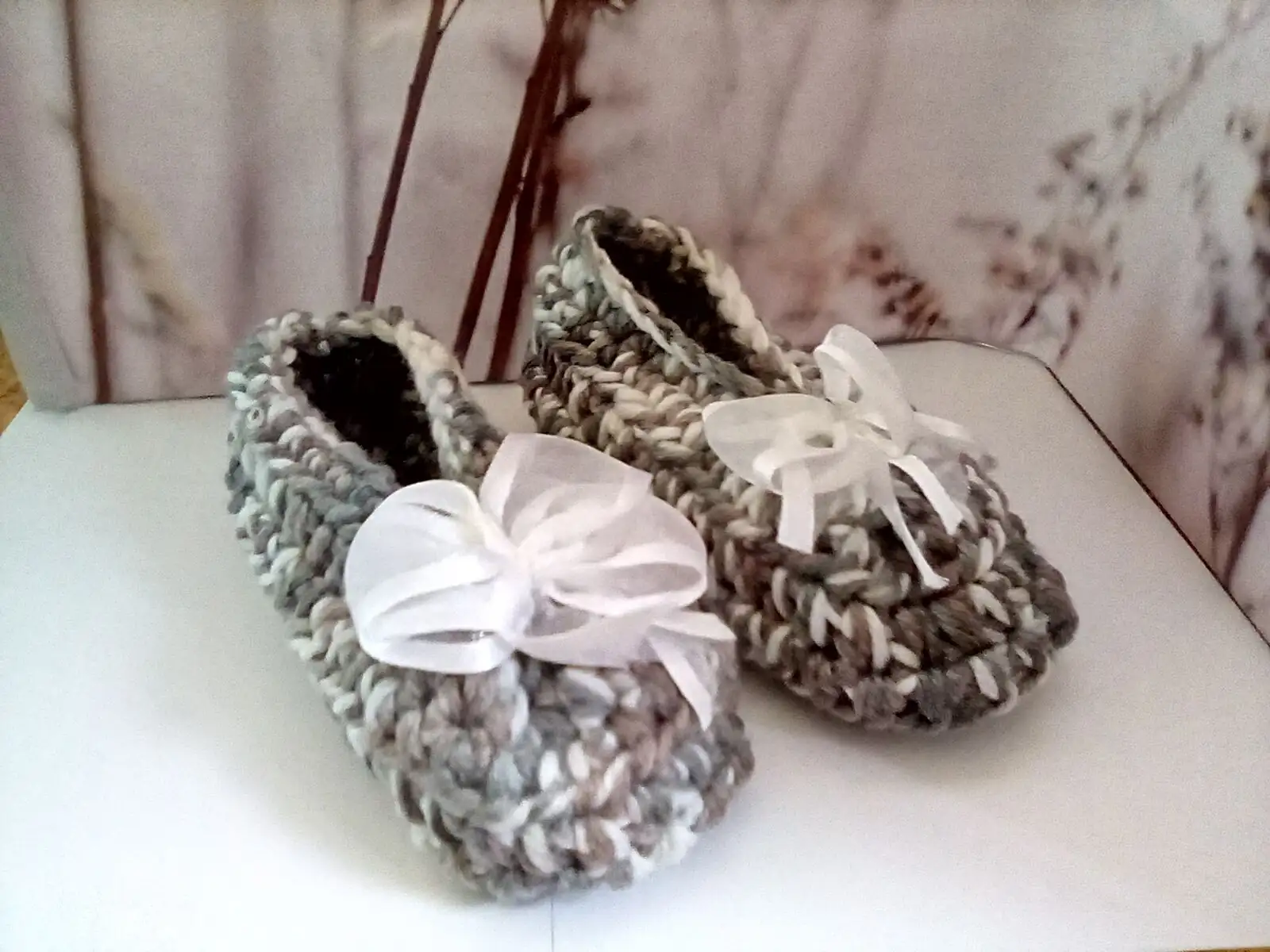 Zapatos de bebé hechos a crochet.