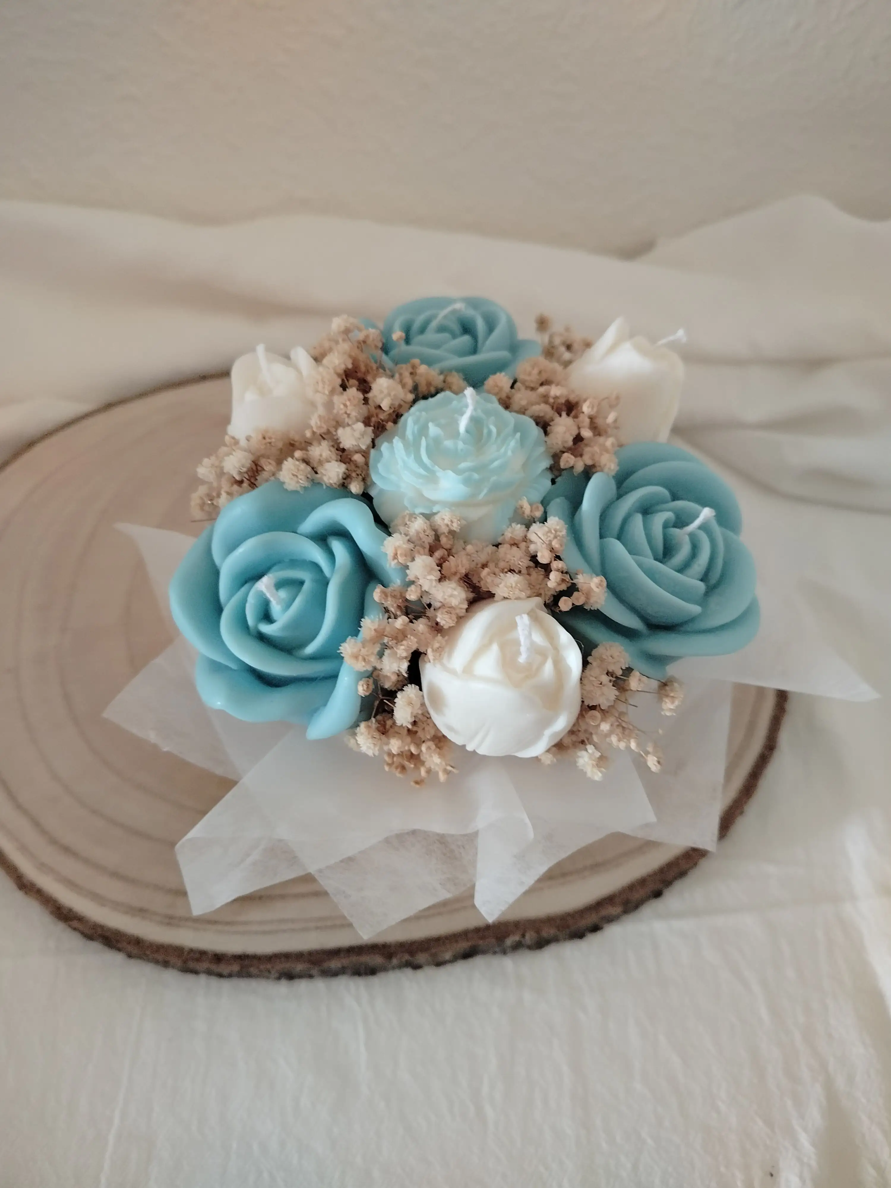 Bouquet velas aromáticas con forma de flores, en azul y blanco