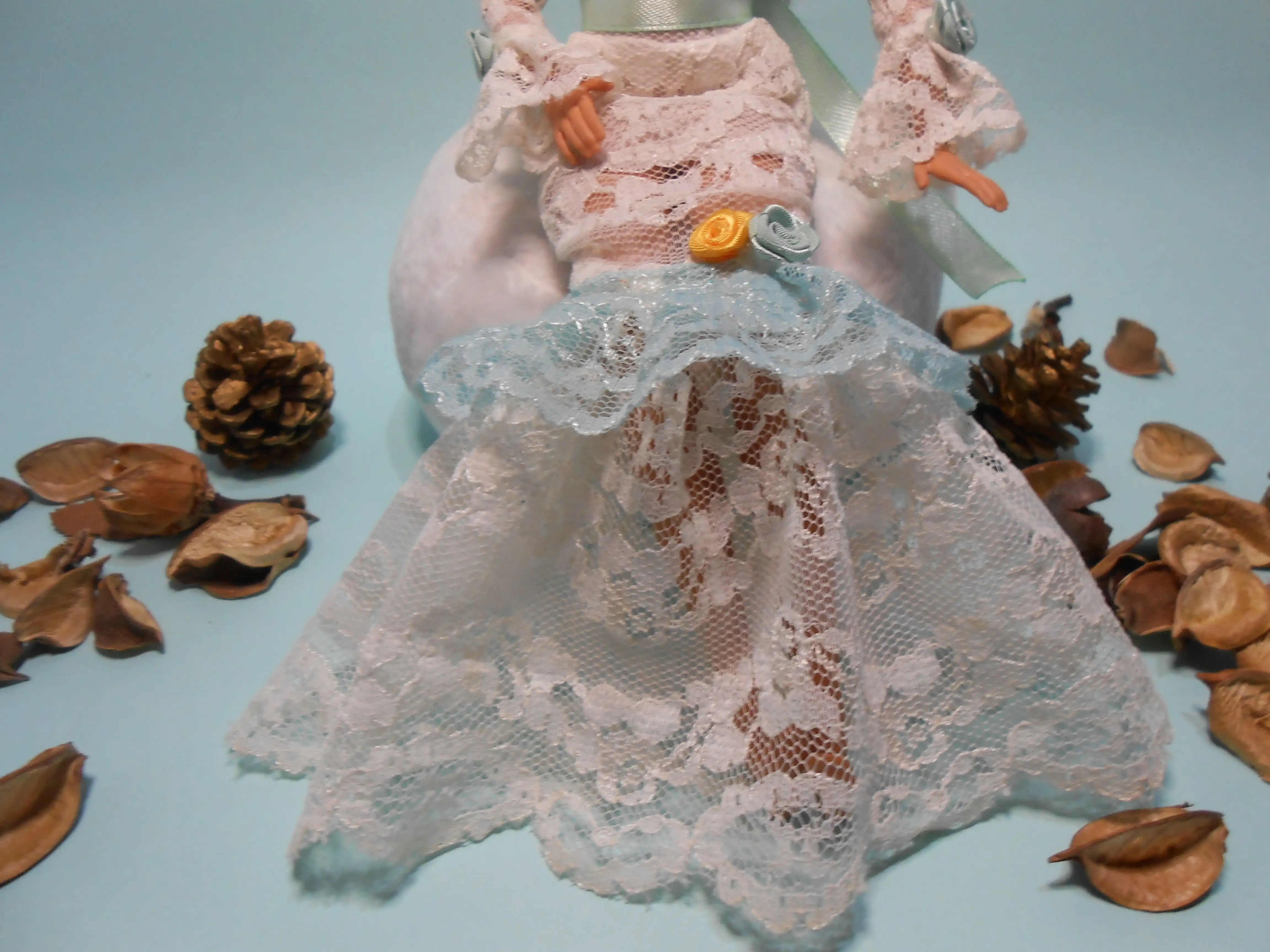 Vestido Largo Estilo Sirena en Encaje Antiguo para Muñecas de 11.5” - Imagen 4
