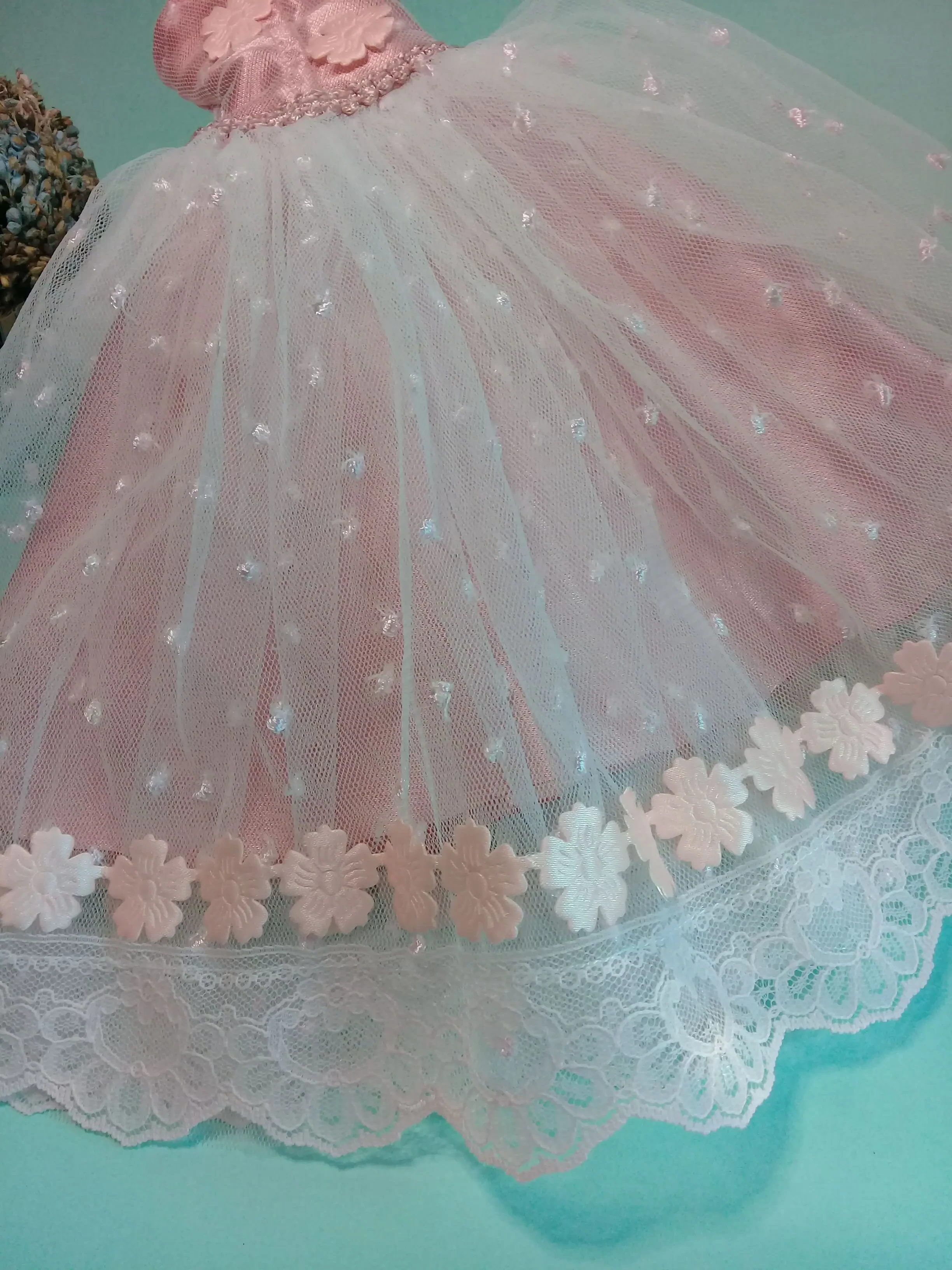 Vestido de princesa en plumeti para muñecas - Imagen 3
