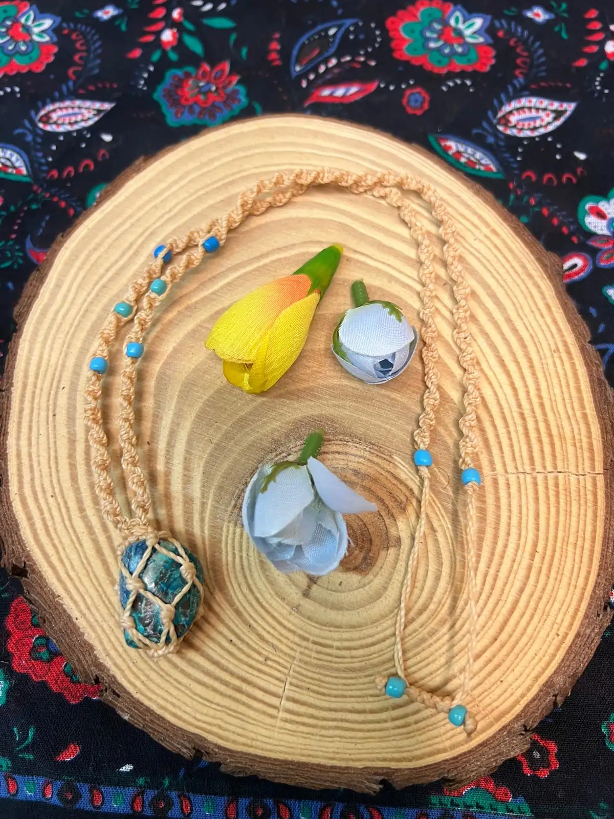 Colgante de macramé con crisocola
