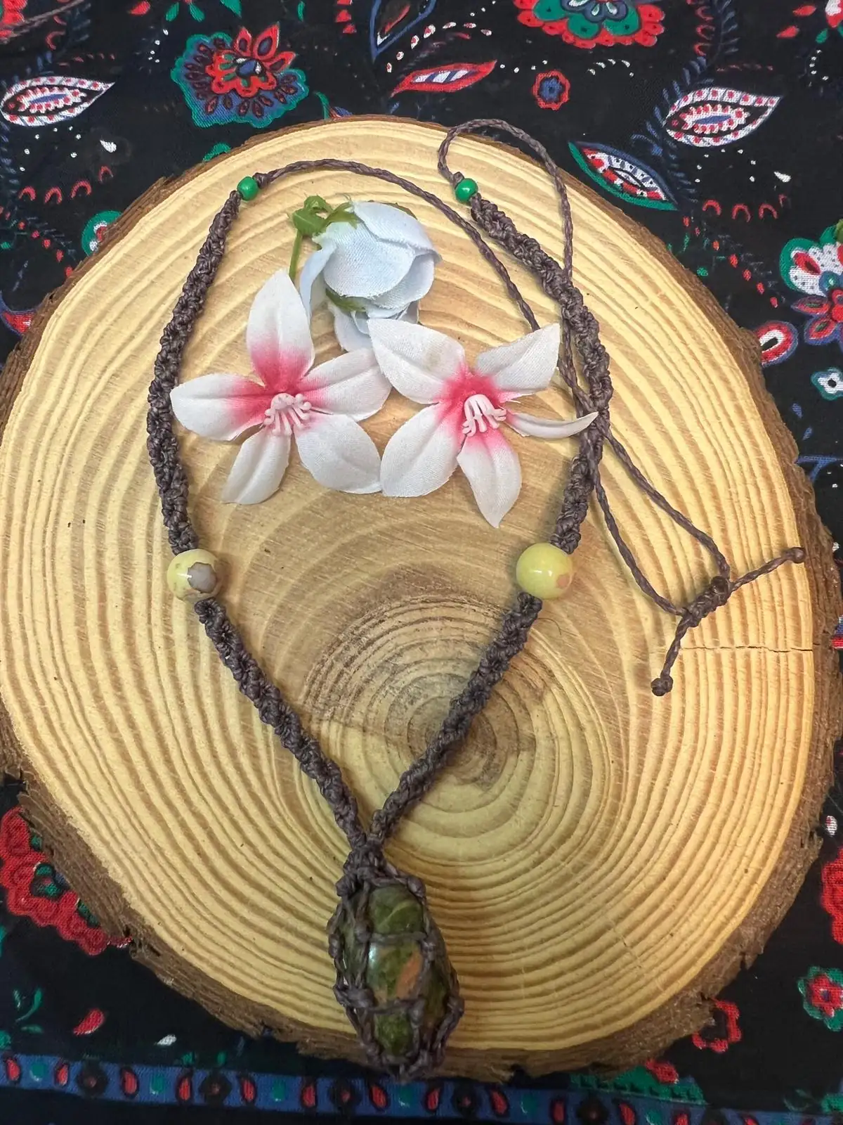 Colgante de macramé con unakita - Imagen 2