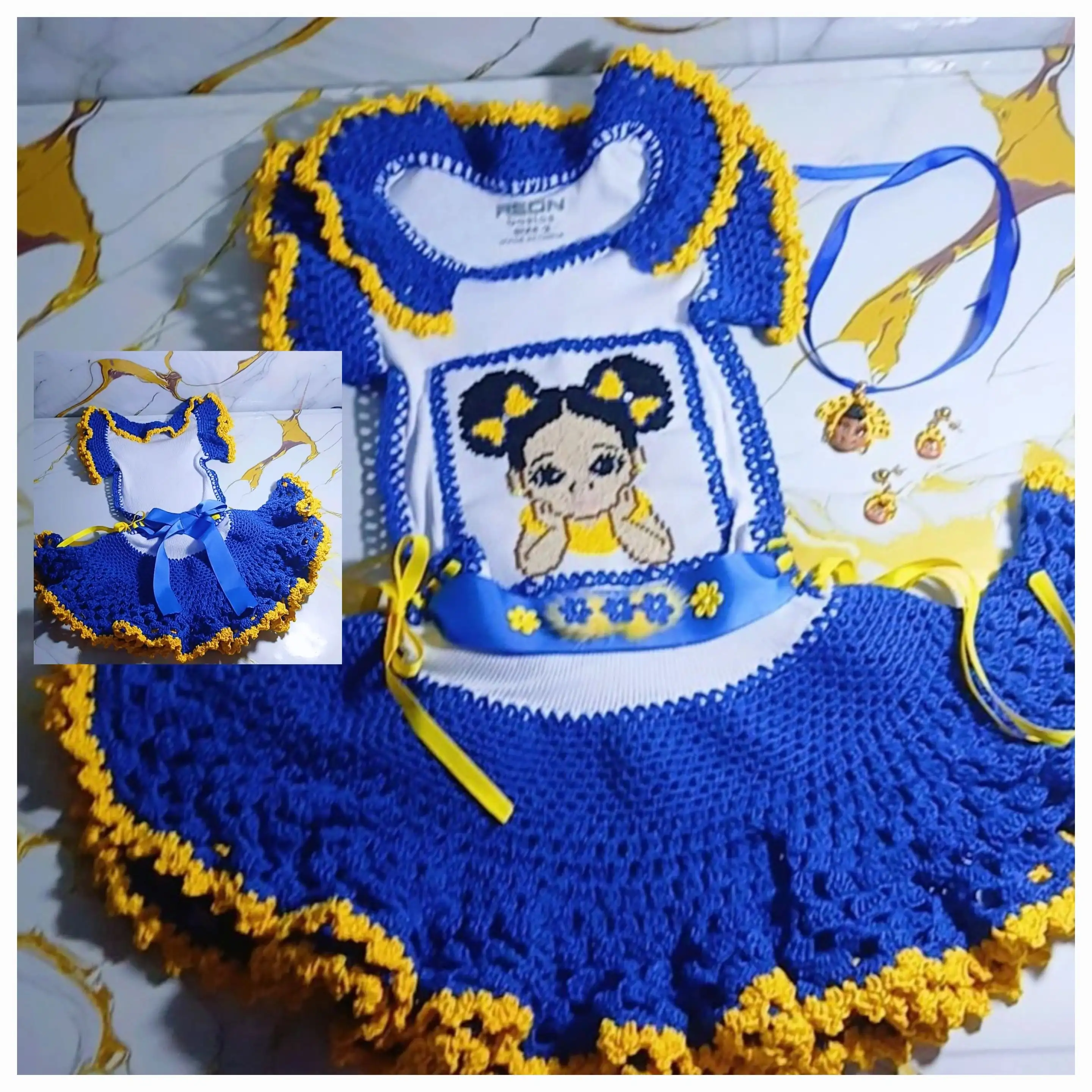 Traje tejido de niña
