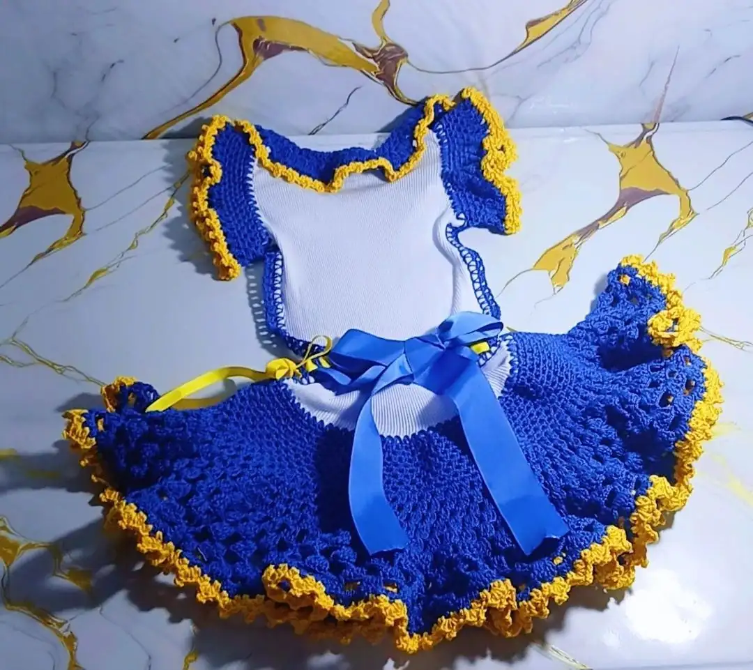 Traje tejido de niña - Imagen 3