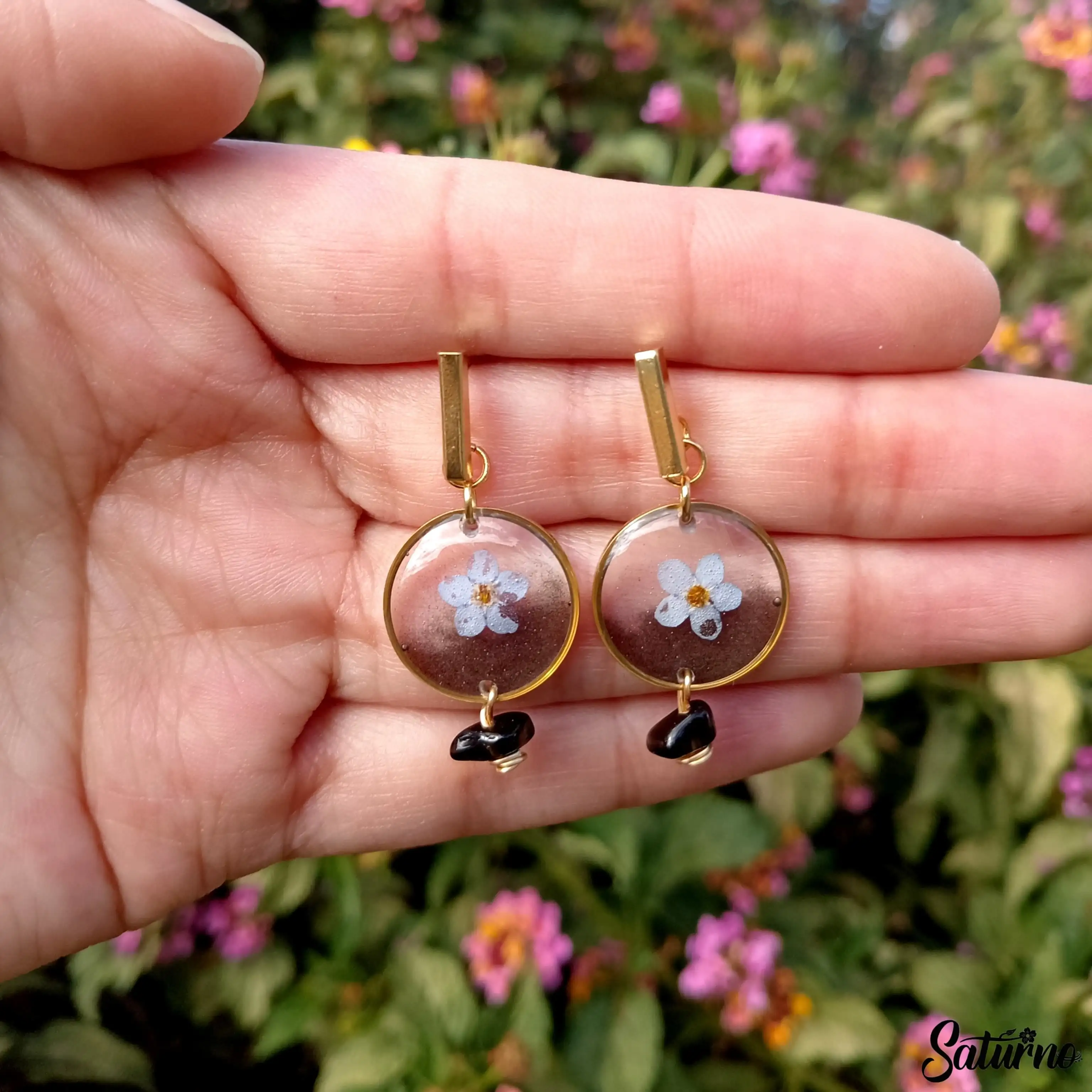 Aretes con flores y piedras naturales