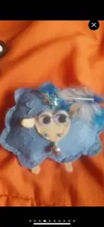Broche oveja azul