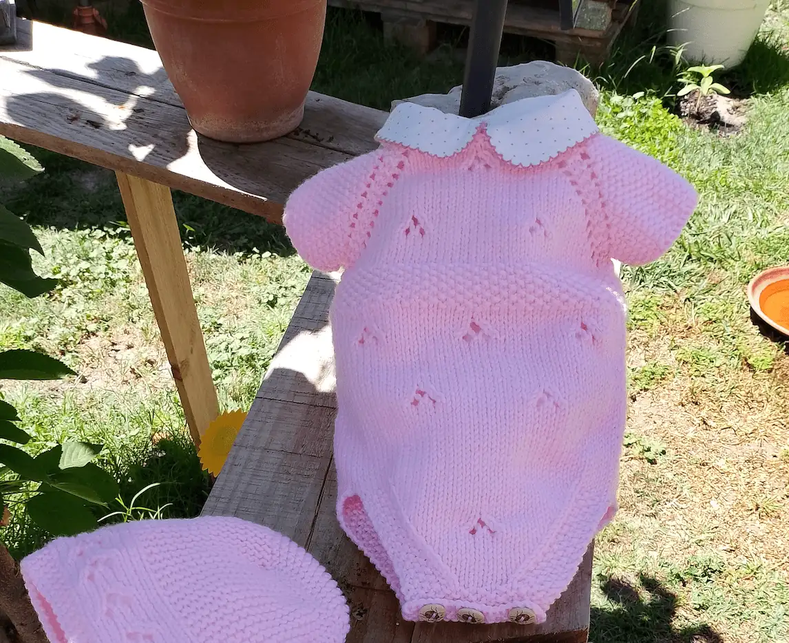 Conjunto de bebé tejido a mano - Imagen 3