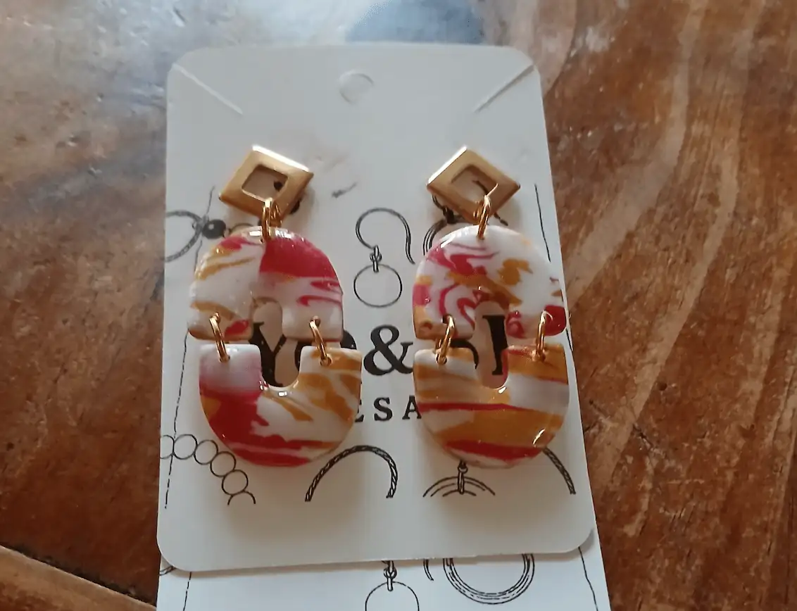 Pendientes artesanales de arcilla polimérica