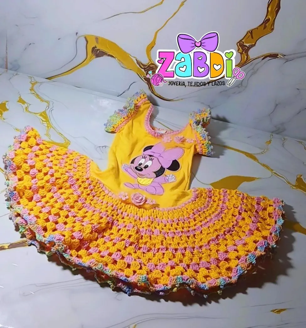 Vestido bebé tejido a mano con diseño de Minnie Mouse - Imagen 3