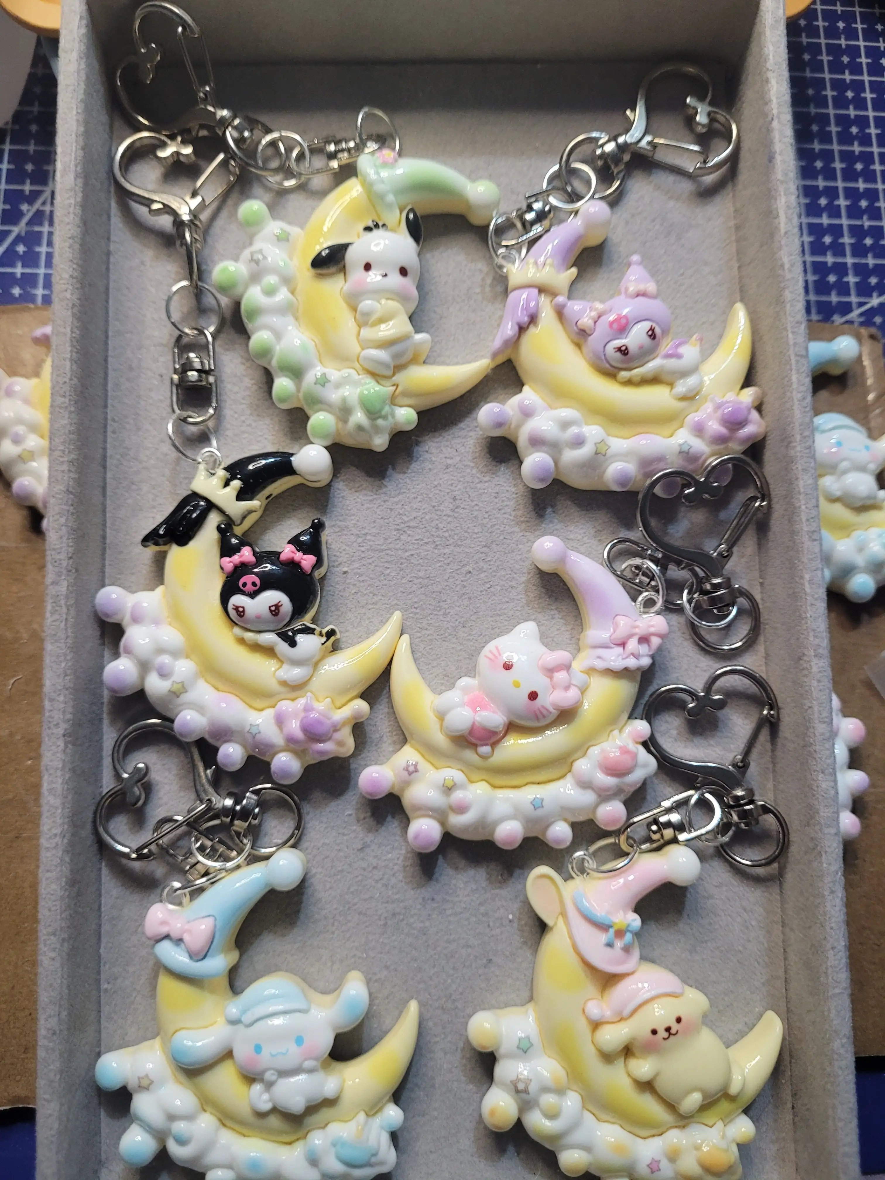 Llaveros sanrio on the moon