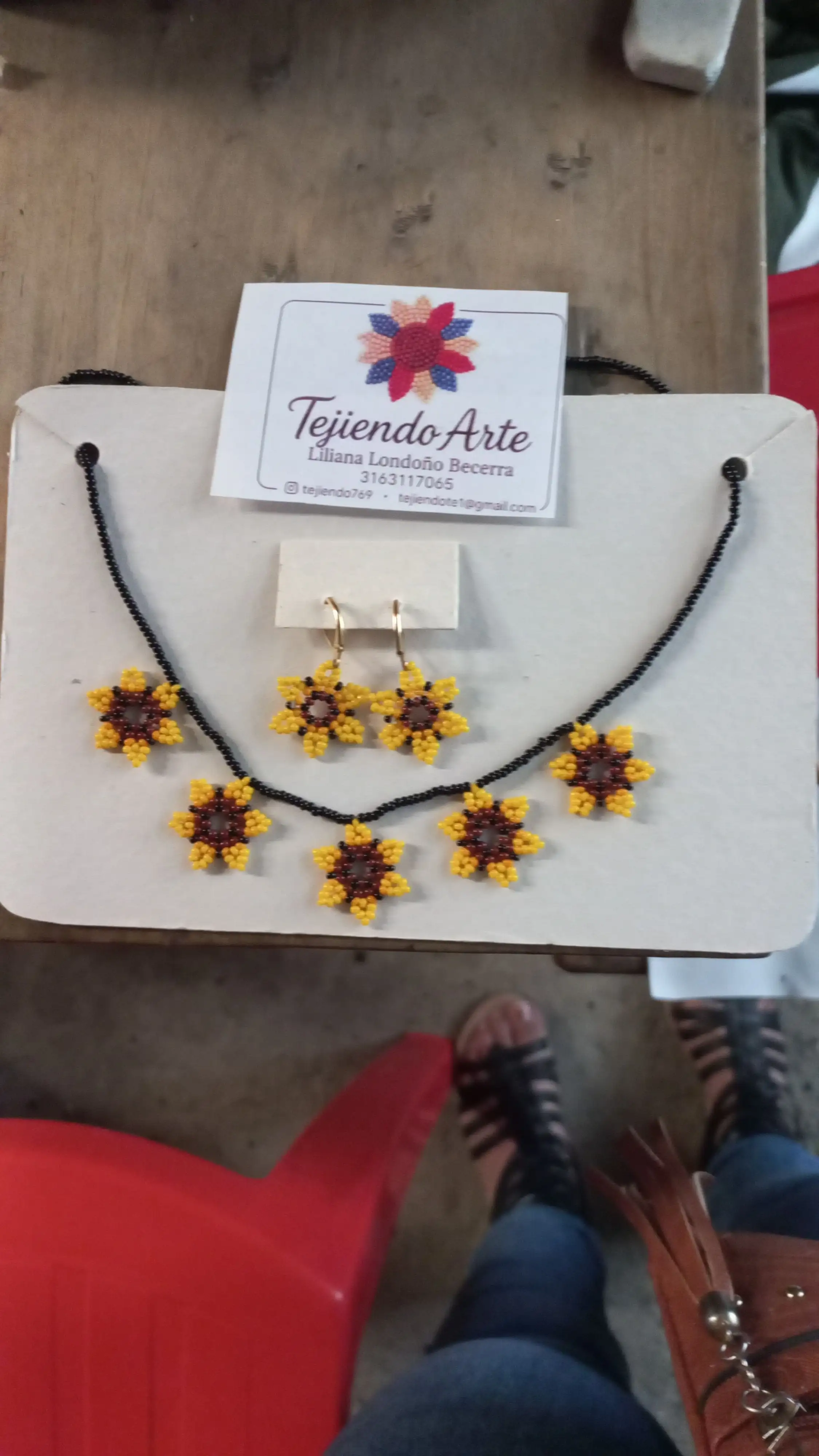 Collar de girasoles