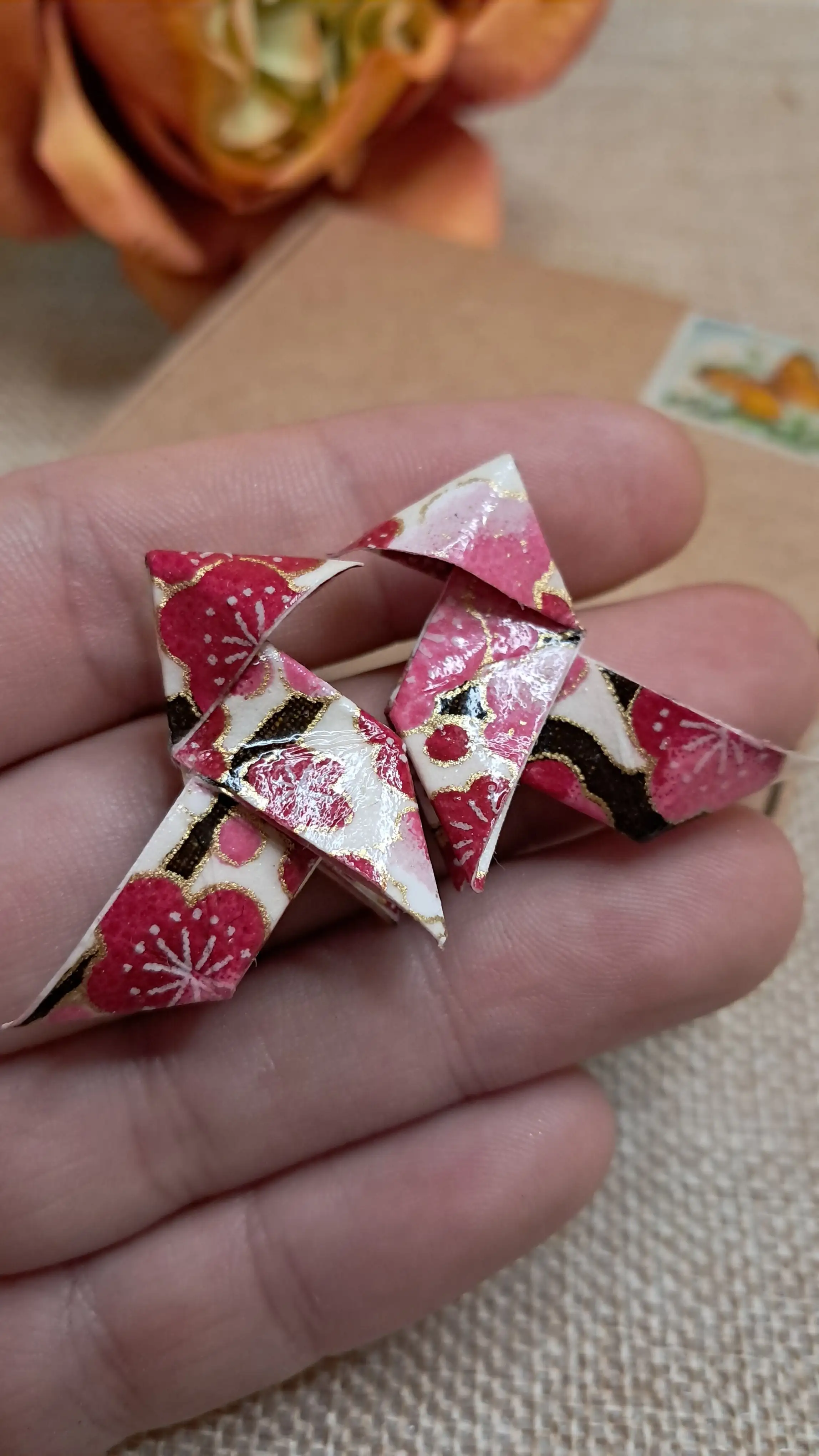 Pendientes de pajarita de origami