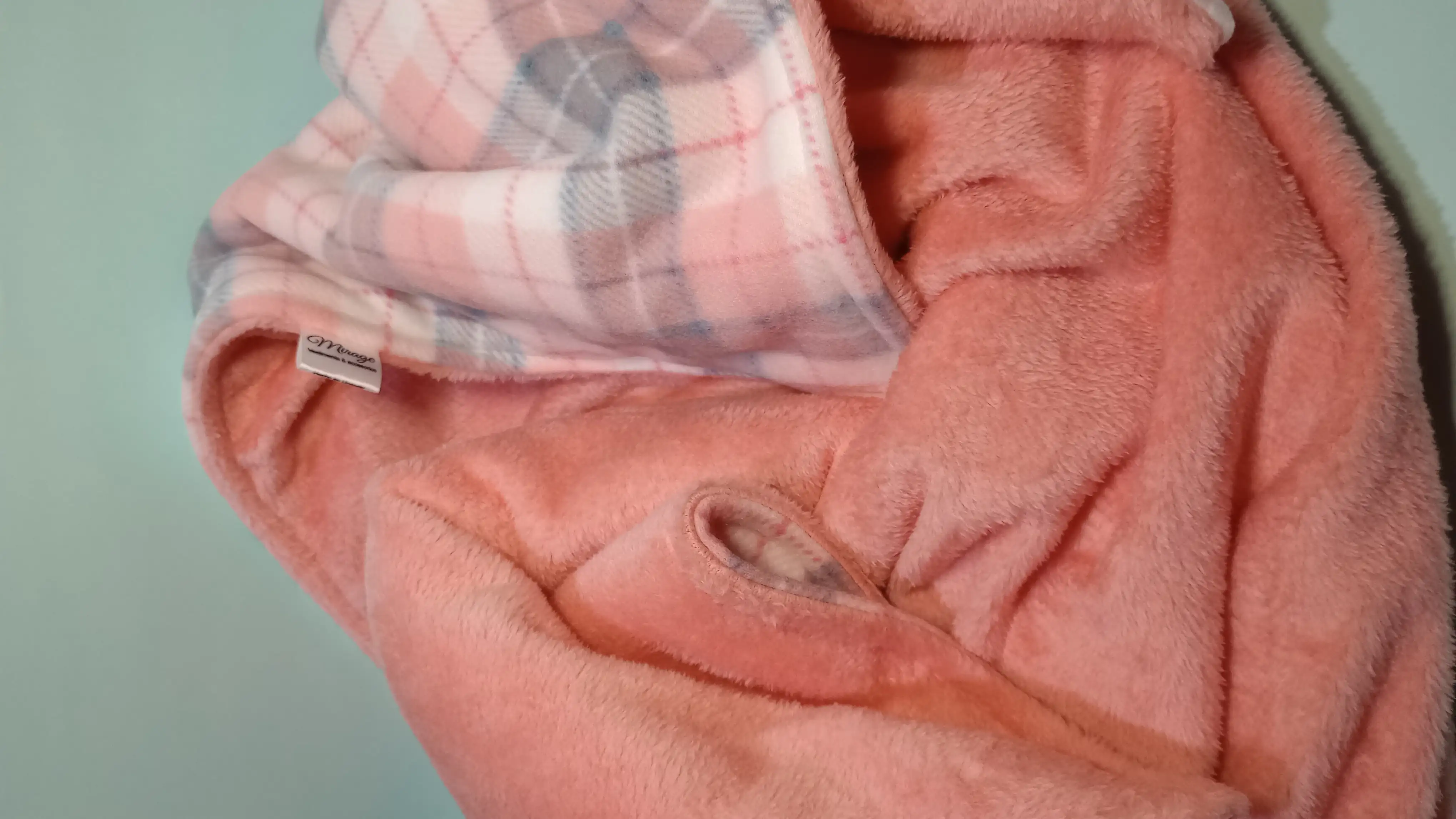 Manta Polar Escocesa Rosa con Polar Peluche – Suave y Abrigada - Imagen 4