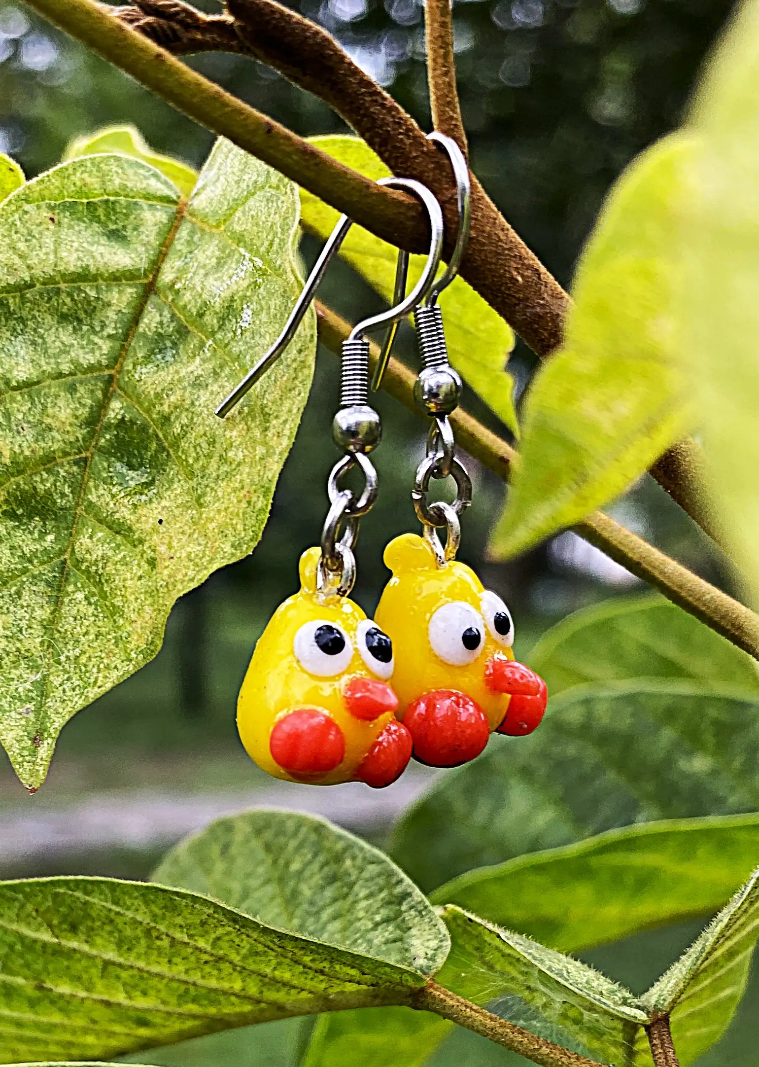 Aretes colgantes de pollitos