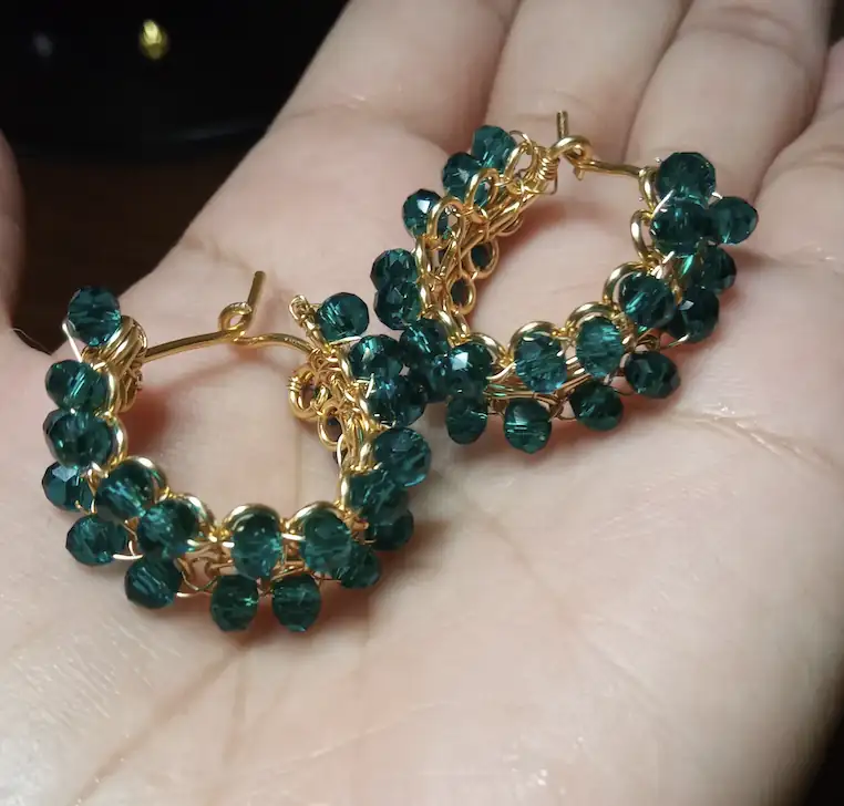 Argollas de alambre de joyería y cristal