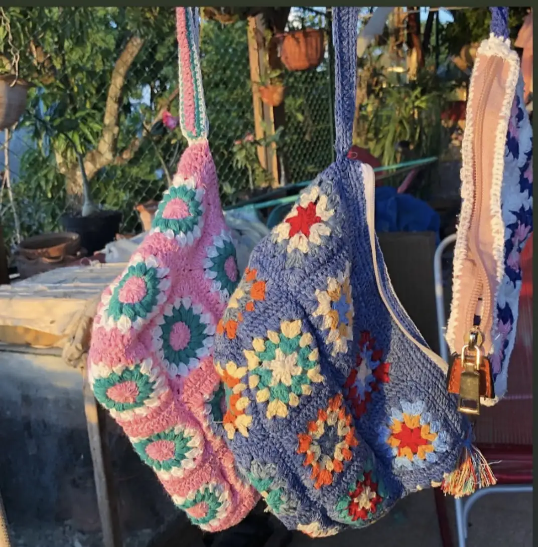 Bolsa de maquillaje de crochet multicolor
