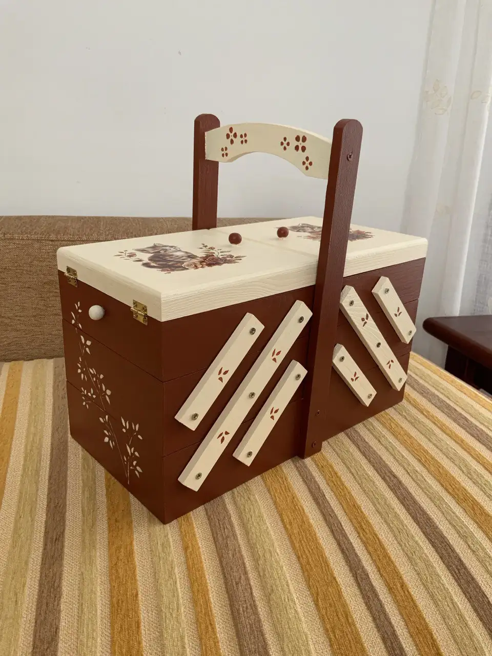 Costurero de madera