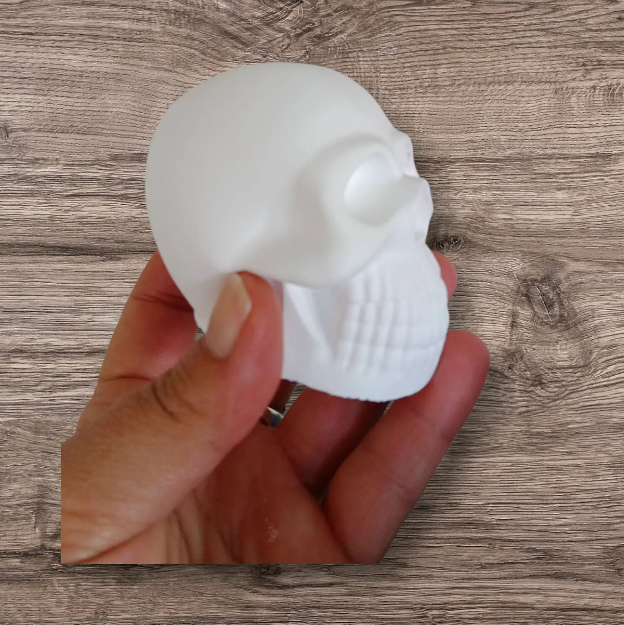 Calavera blanca de eco resina - Imagen 2