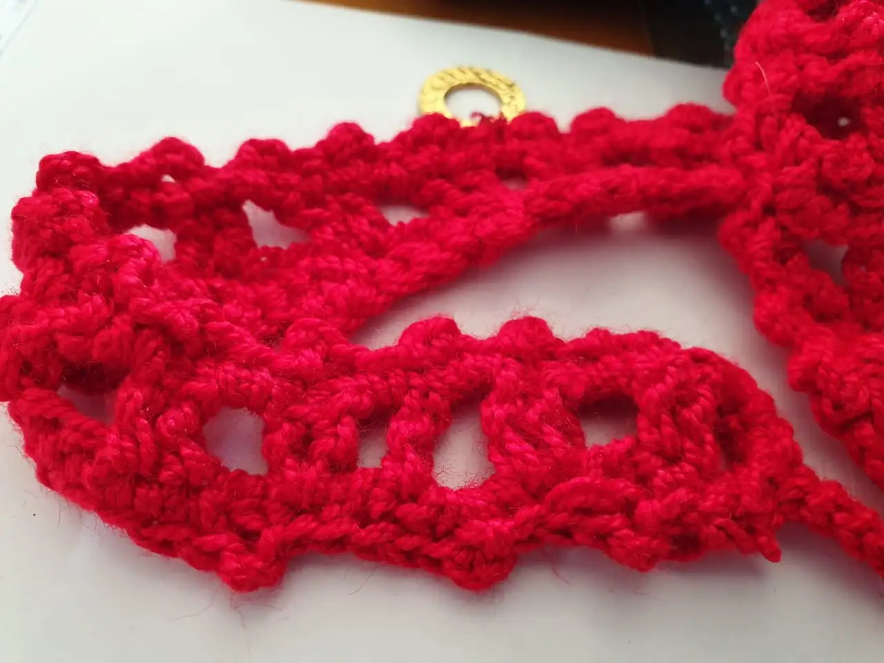 Delicado collar rojo hecho a mano - Imagen 2