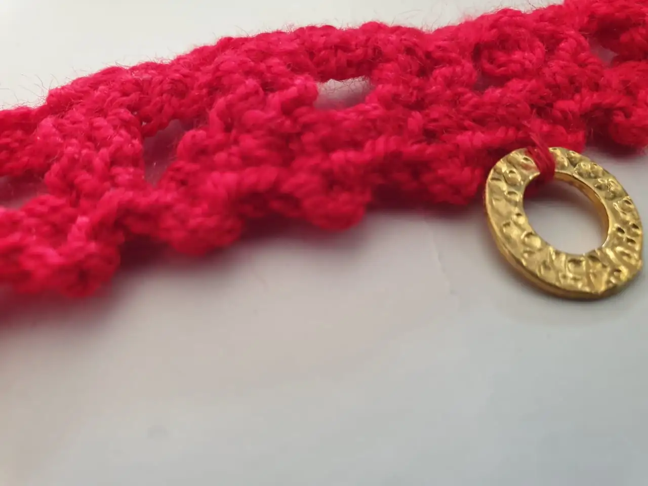 Delicado collar rojo hecho a mano - Imagen 5